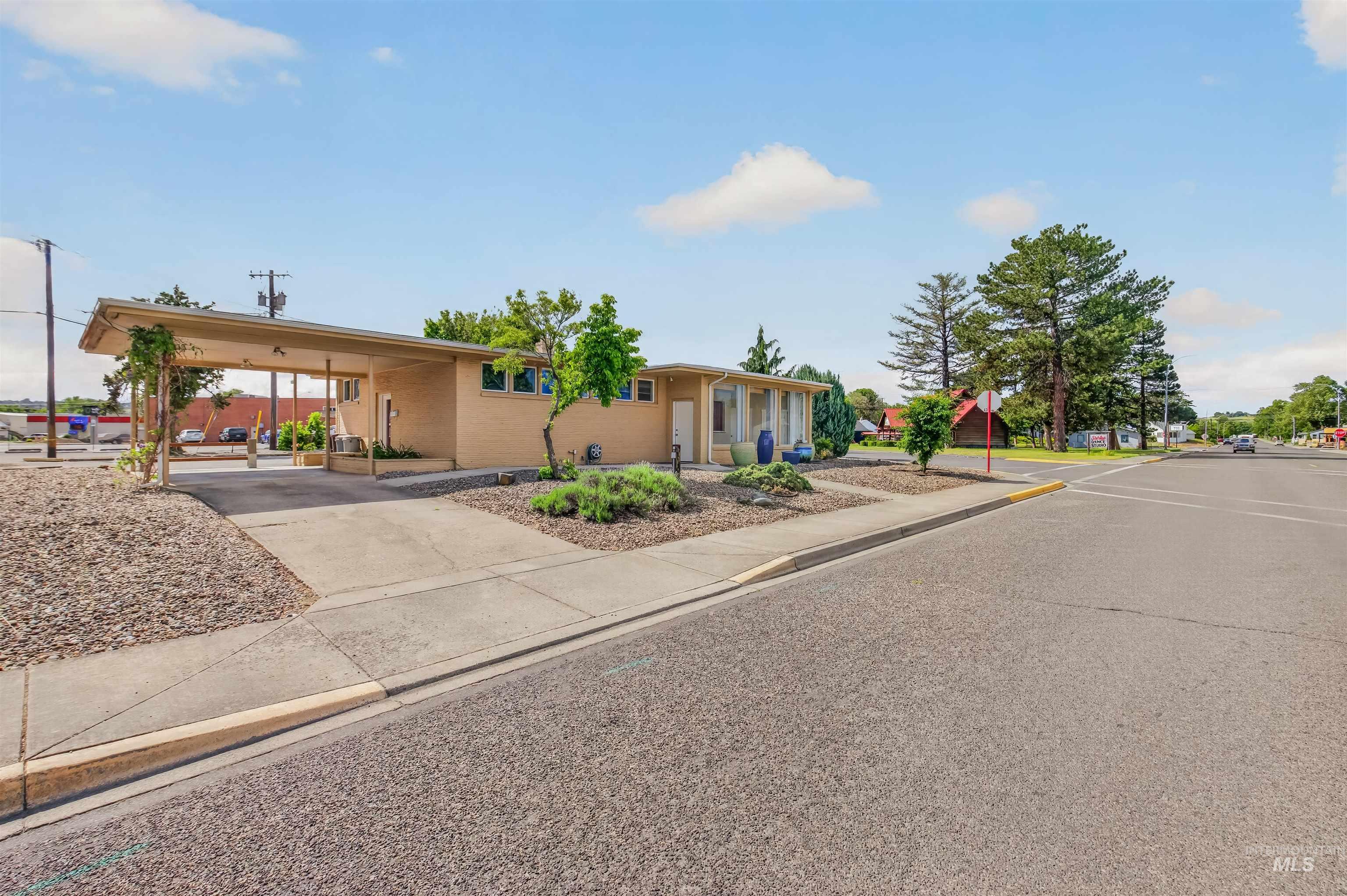 619 Diagonal Street Property Photo 2