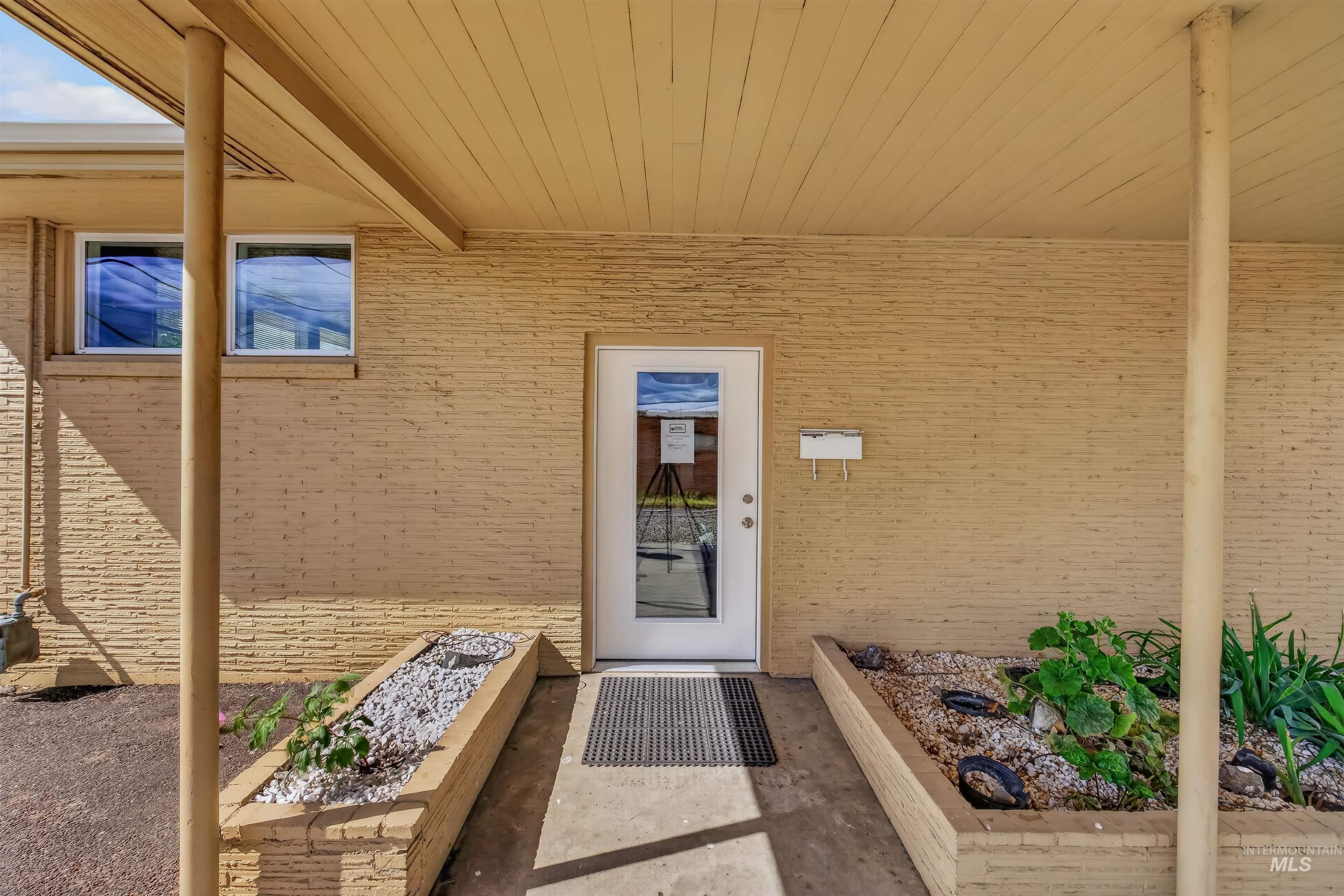 619 Diagonal Street Property Photo 8