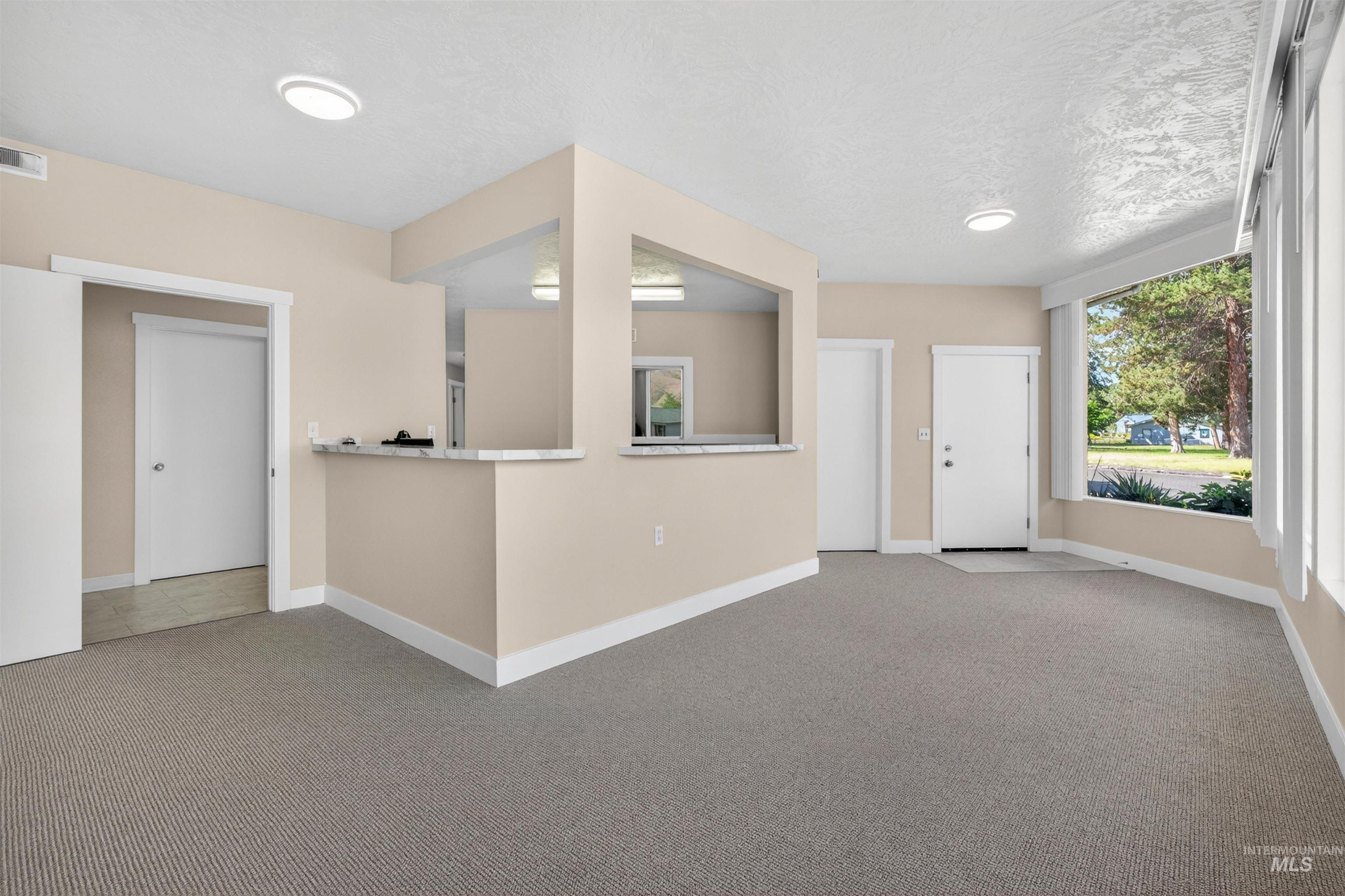 619 Diagonal Street Property Photo 9