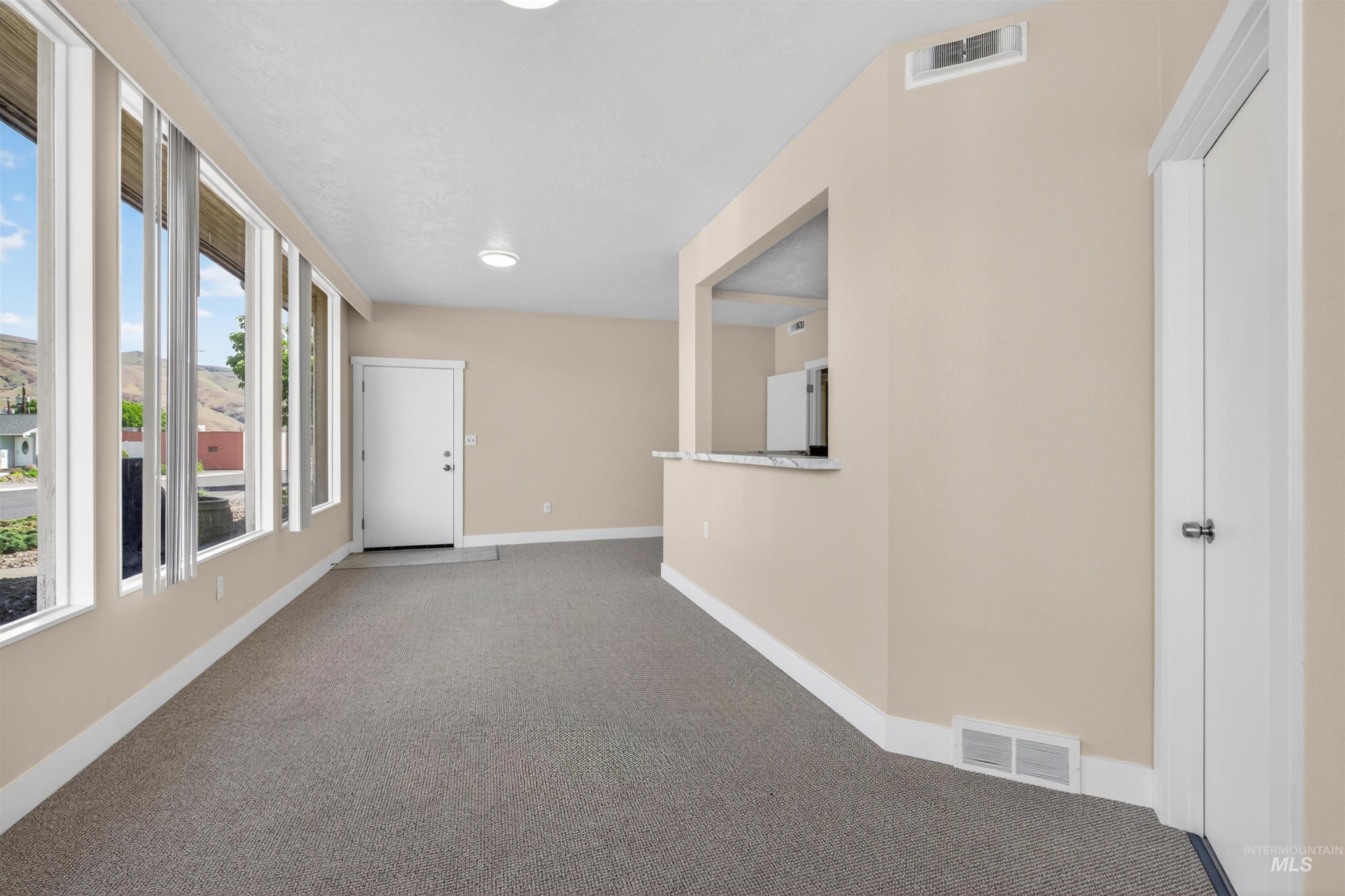 619 Diagonal Street Property Photo 10