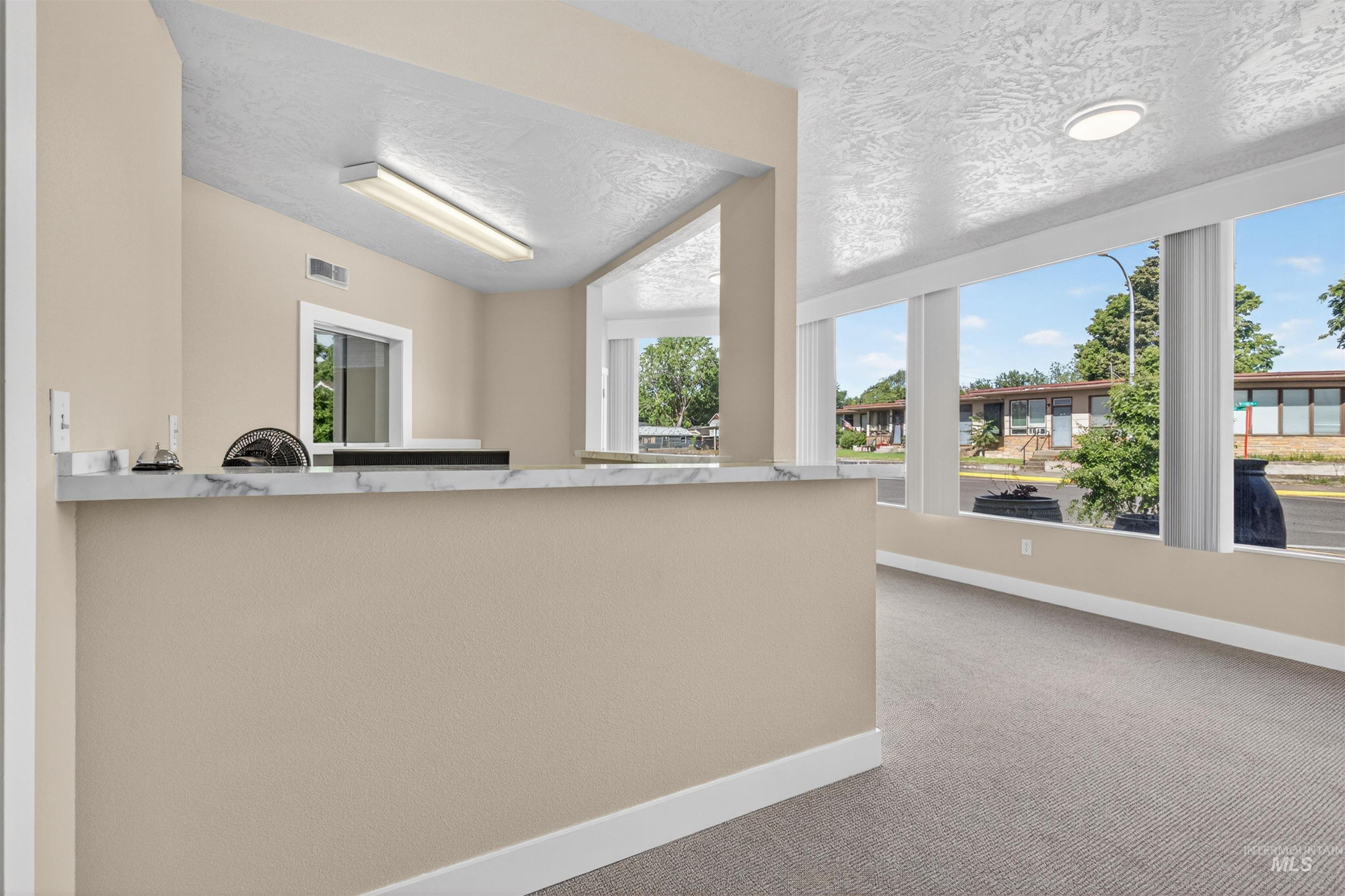 619 Diagonal Street Property Photo 11