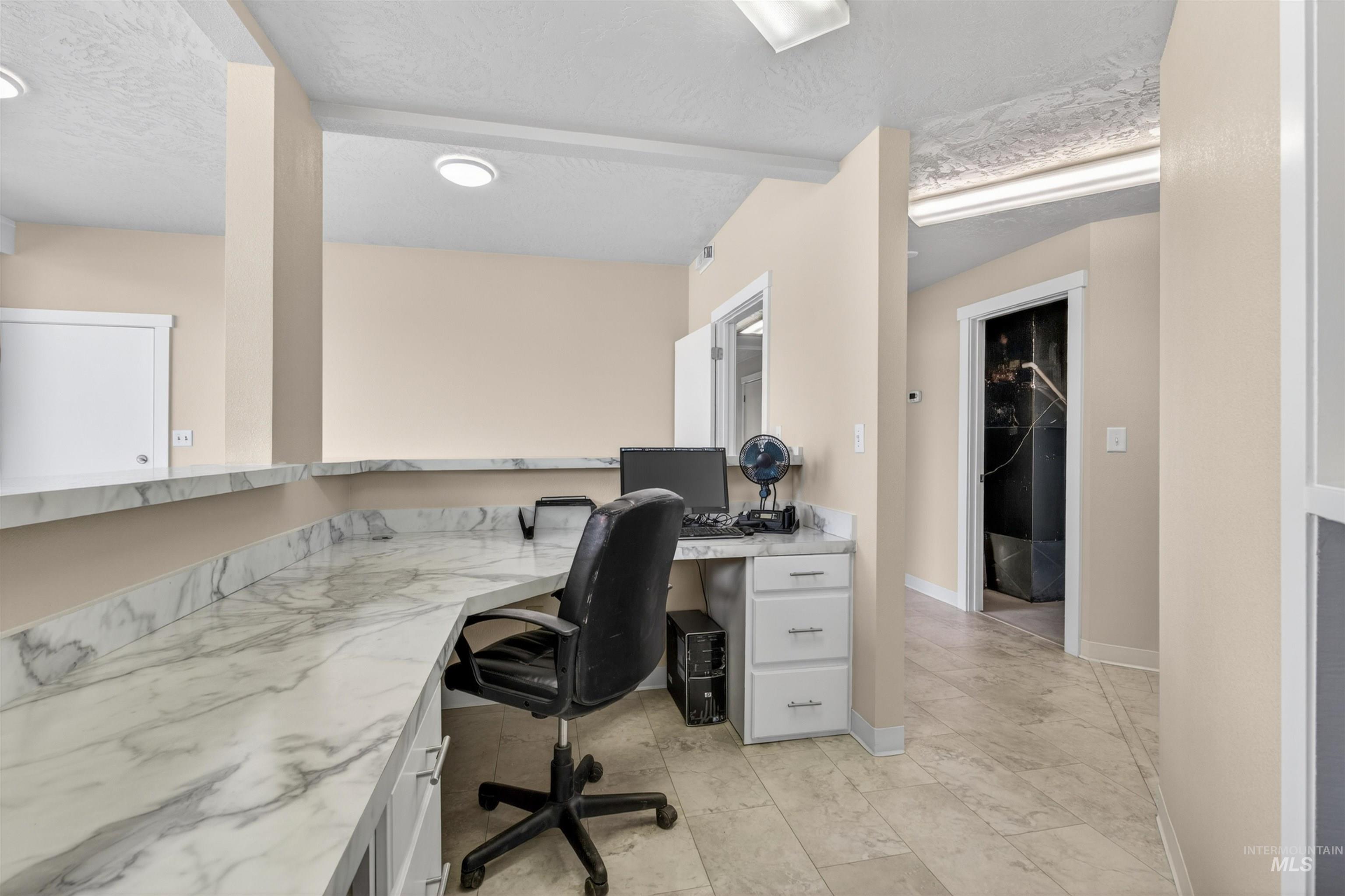 619 Diagonal Street Property Photo 13