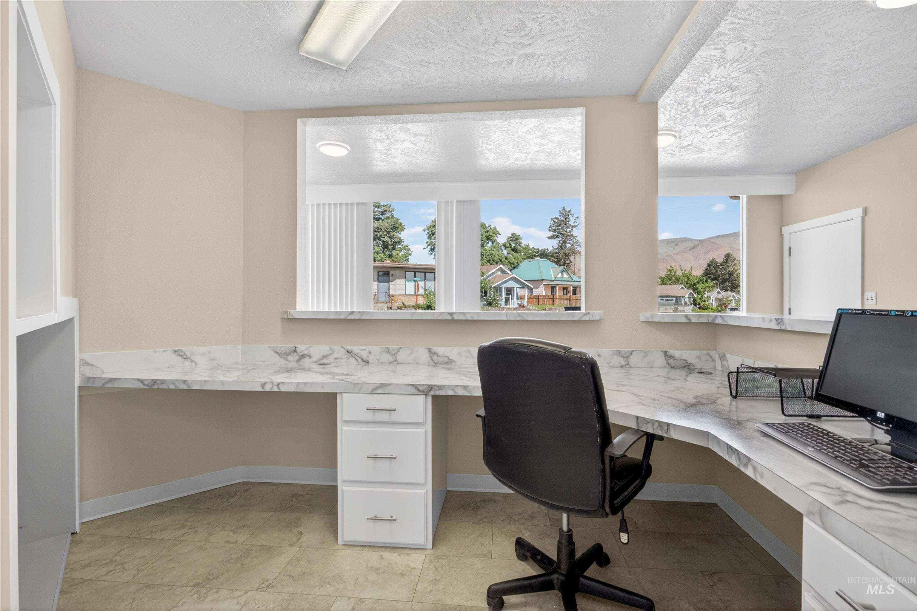 619 Diagonal Street Property Photo 14
