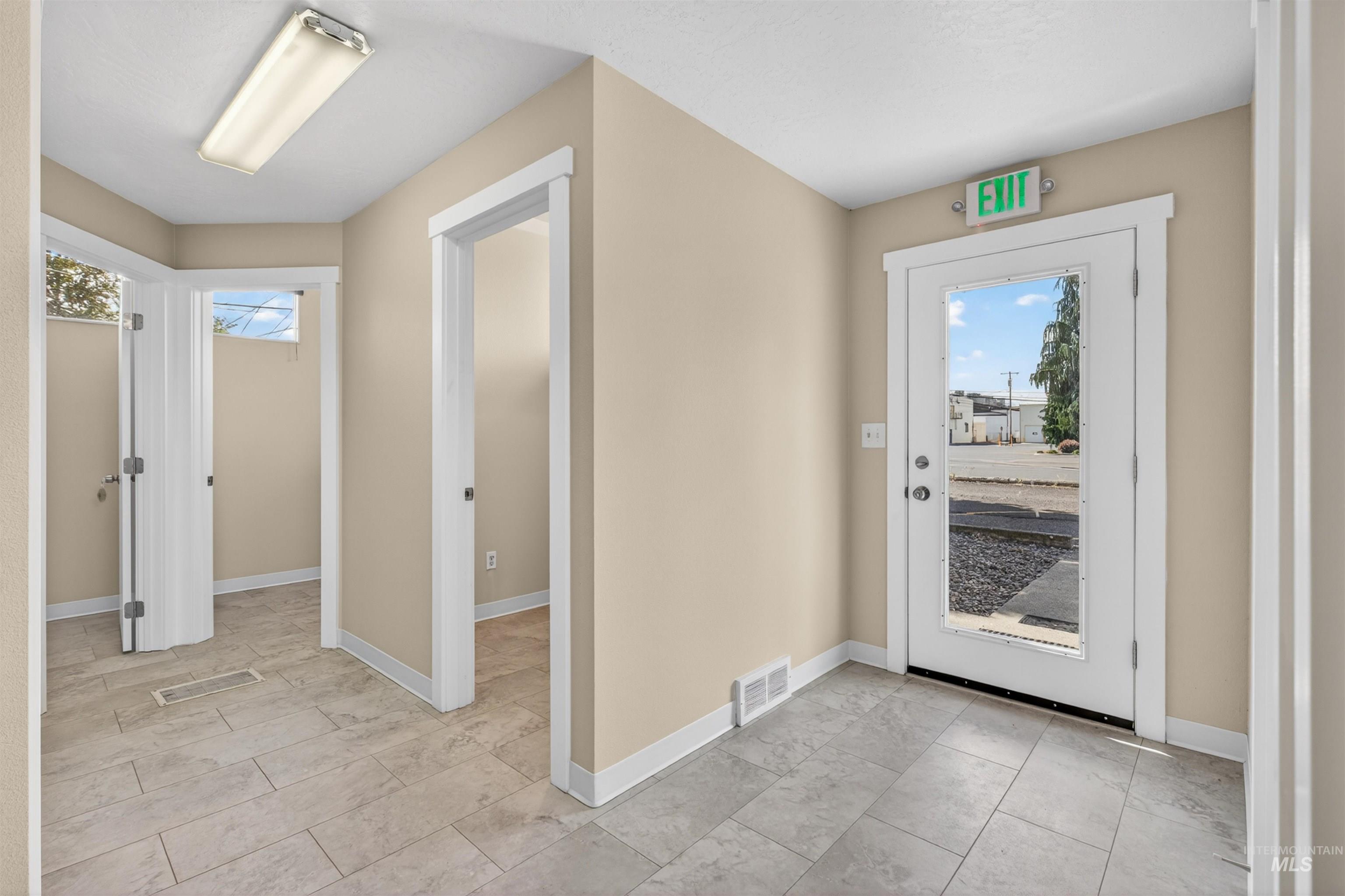 619 Diagonal Street Property Photo 16