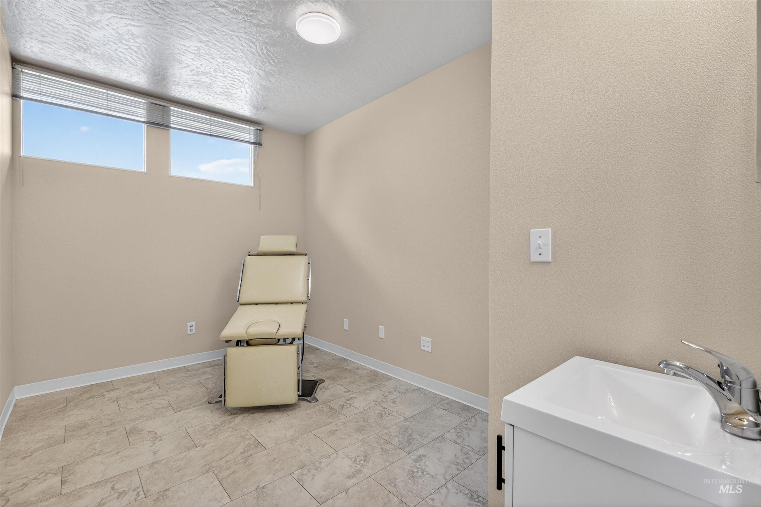 619 Diagonal Street Property Photo 17