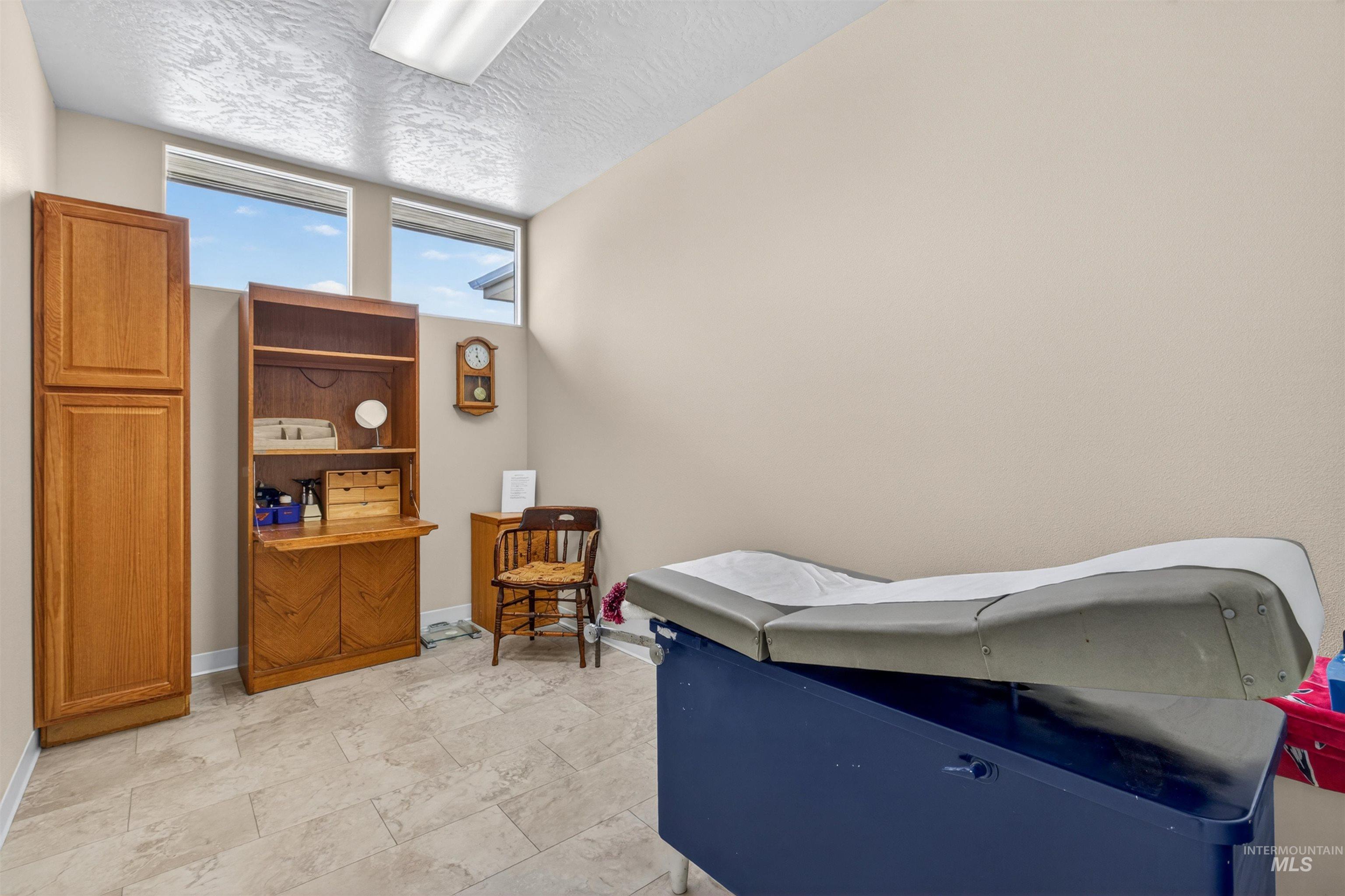 619 Diagonal Street Property Photo 18
