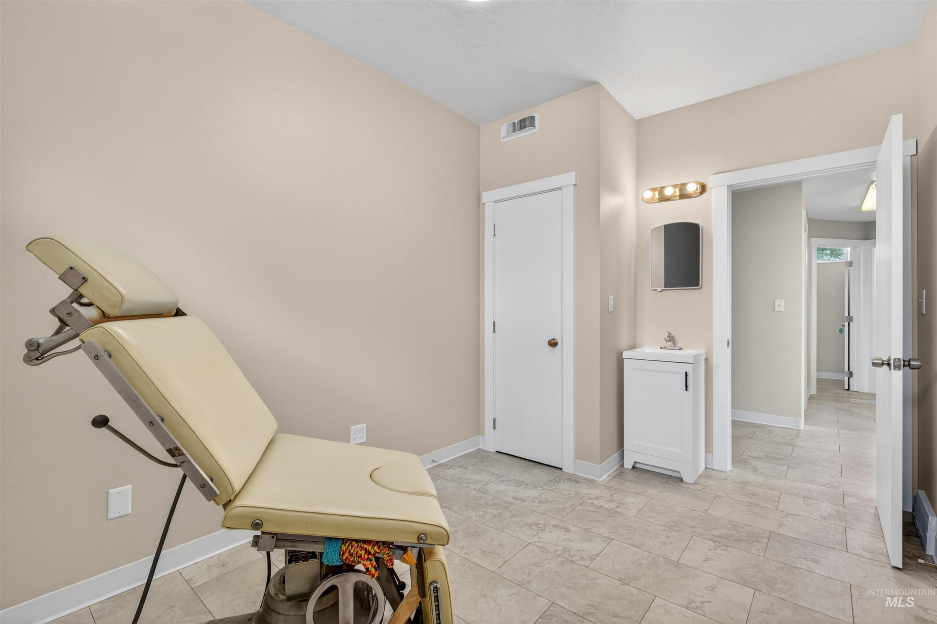 619 Diagonal Street Property Photo 20