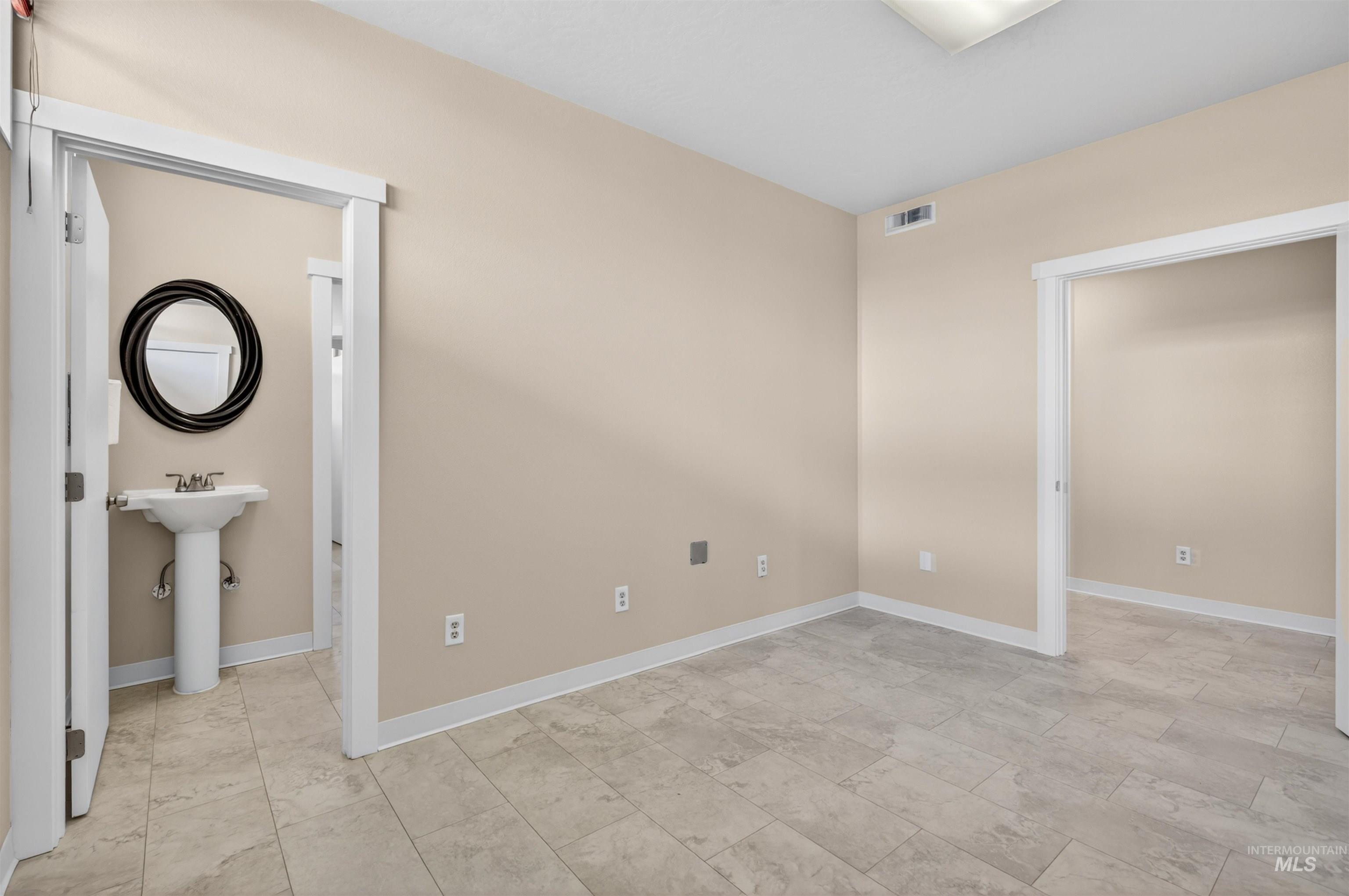 619 Diagonal Street Property Photo 21
