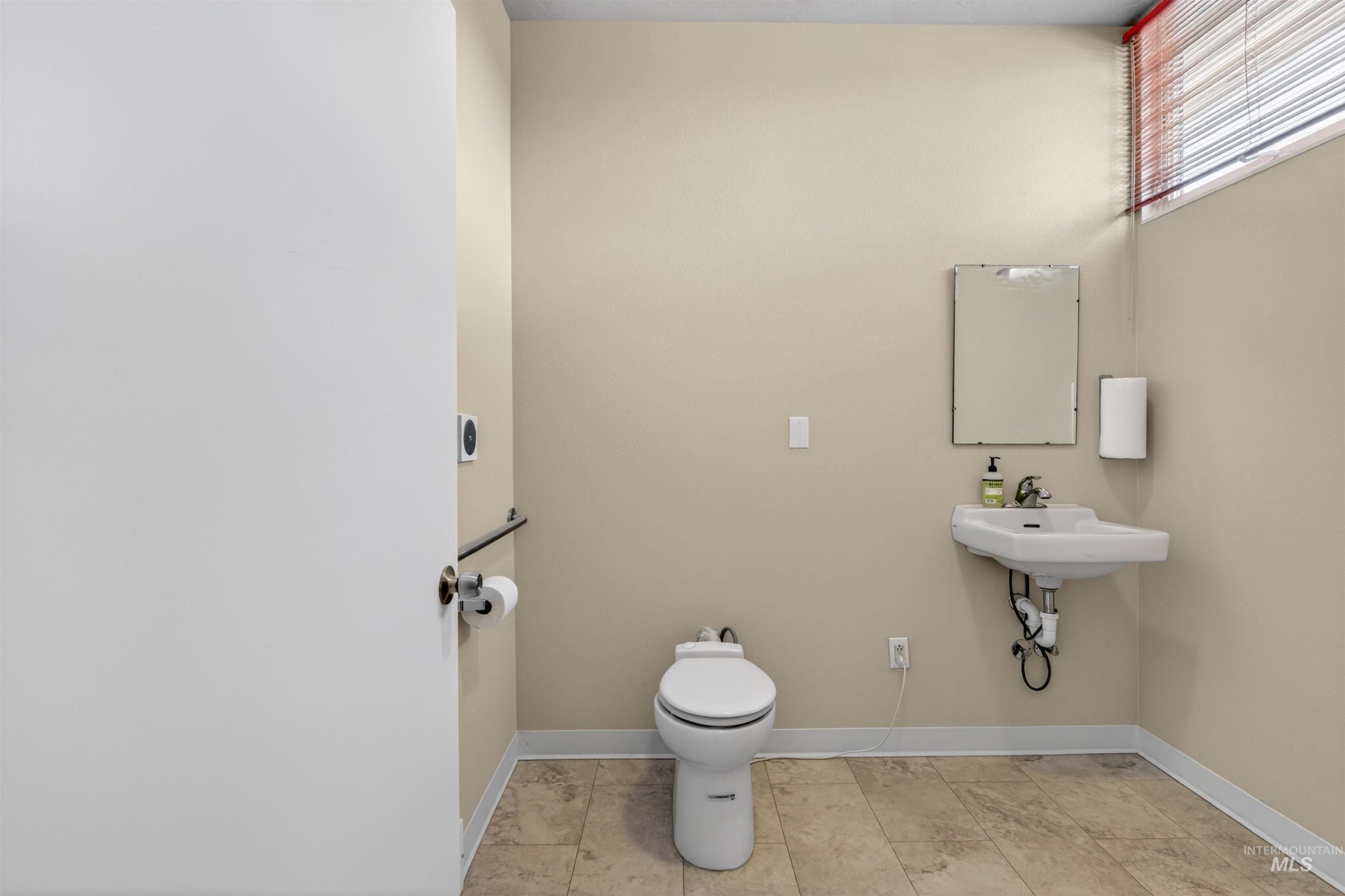 619 Diagonal Street Property Photo 27