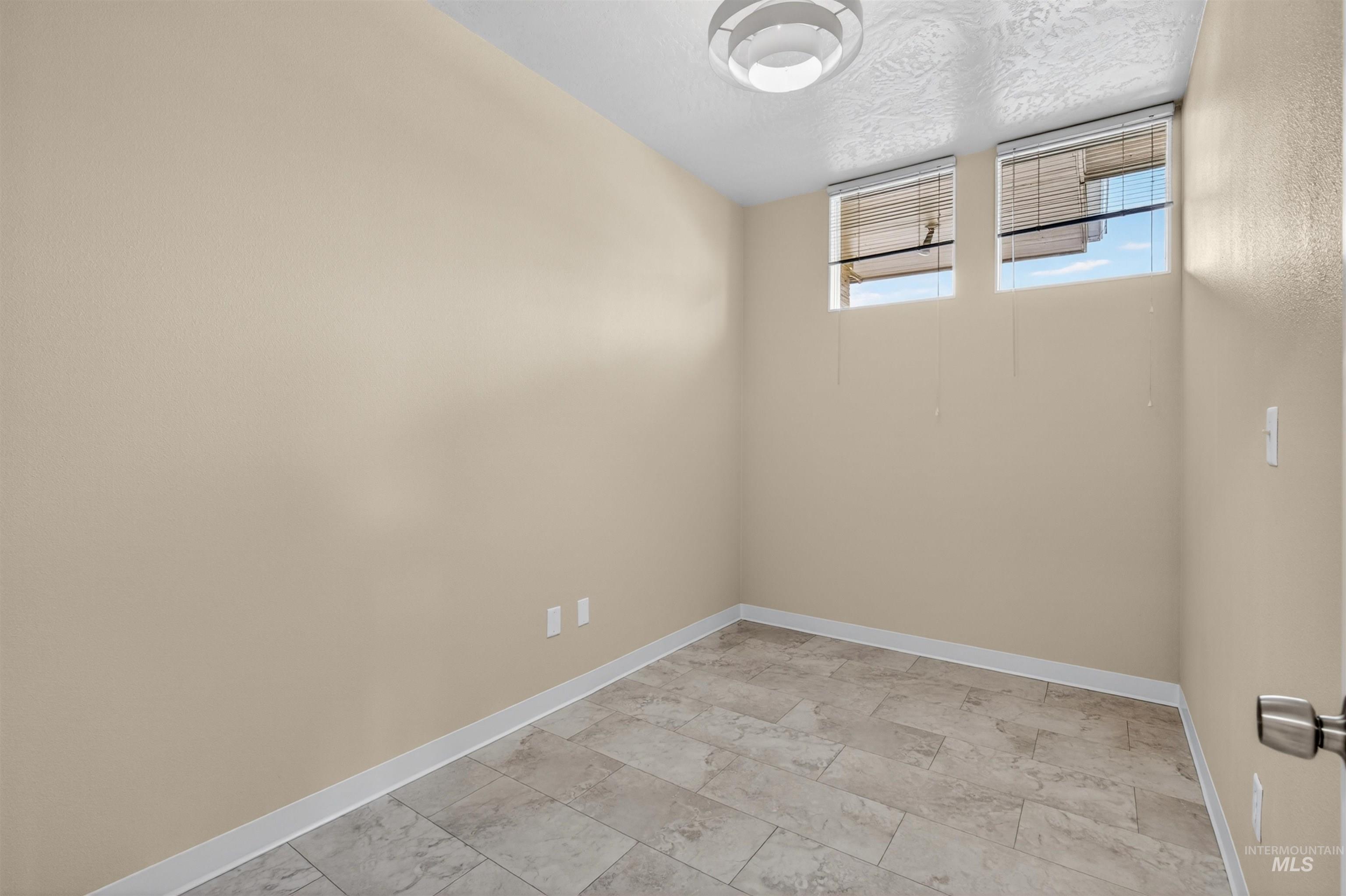 619 Diagonal Street Property Photo 30