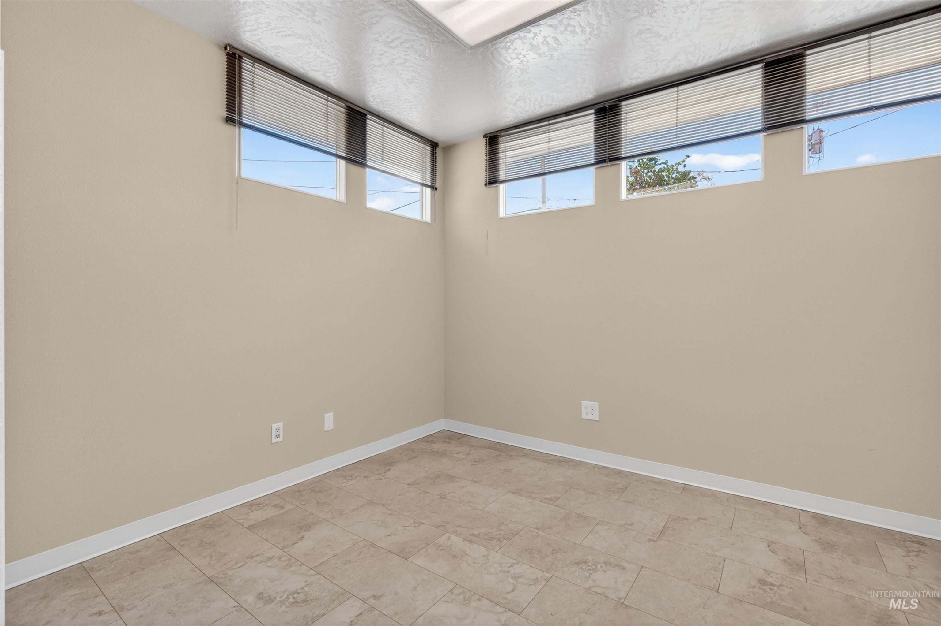 619 Diagonal Street Property Photo 32