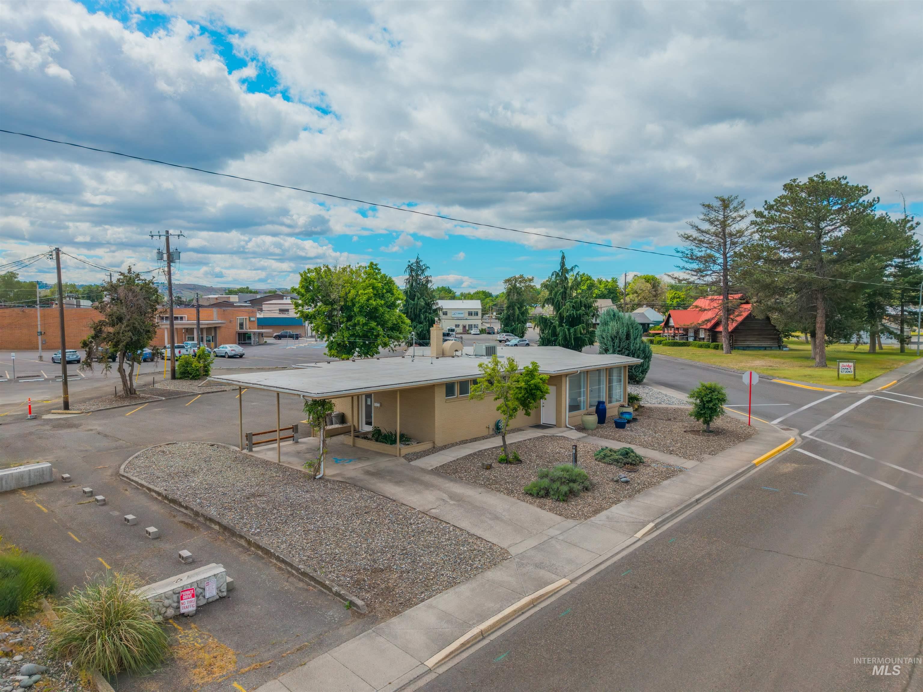 619 Diagonal Street Property Photo 41