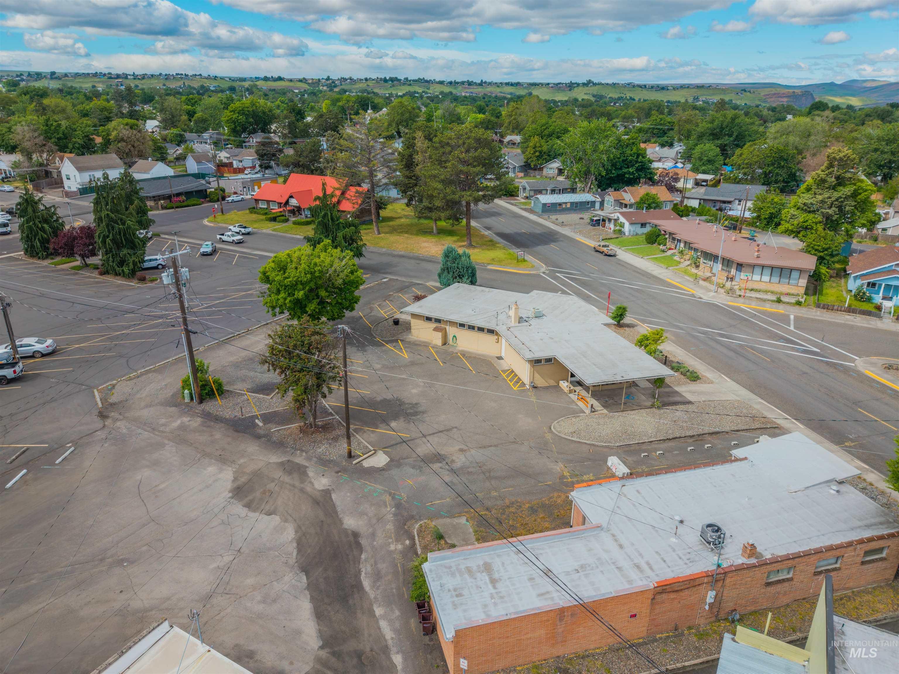 619 Diagonal Street Property Photo 44