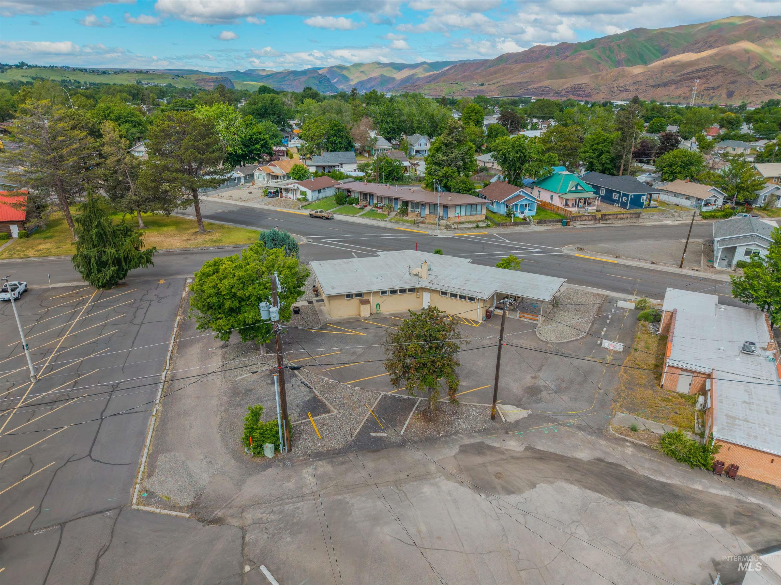 619 Diagonal Street Property Photo 45