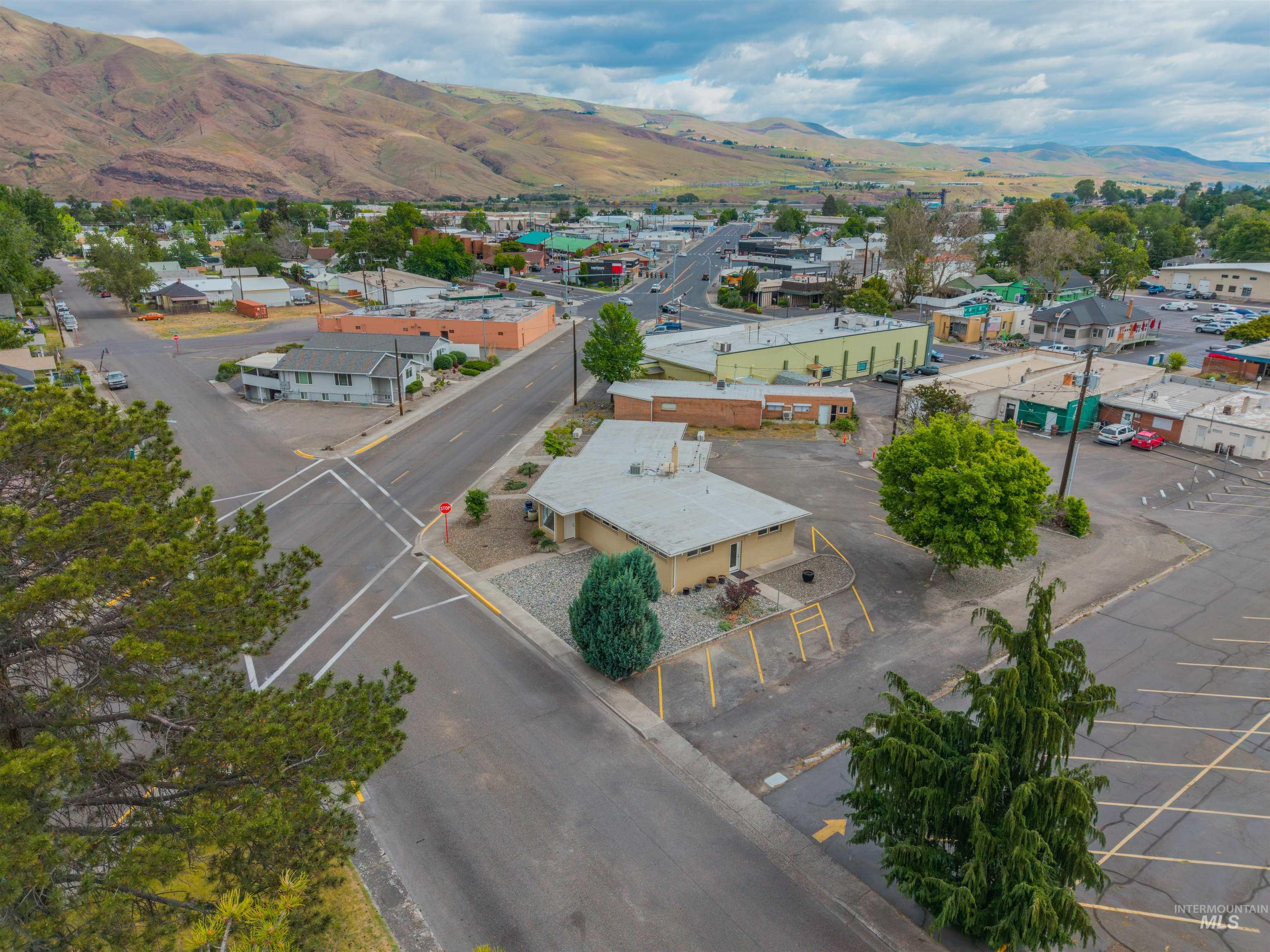 619 Diagonal Street Property Photo 46