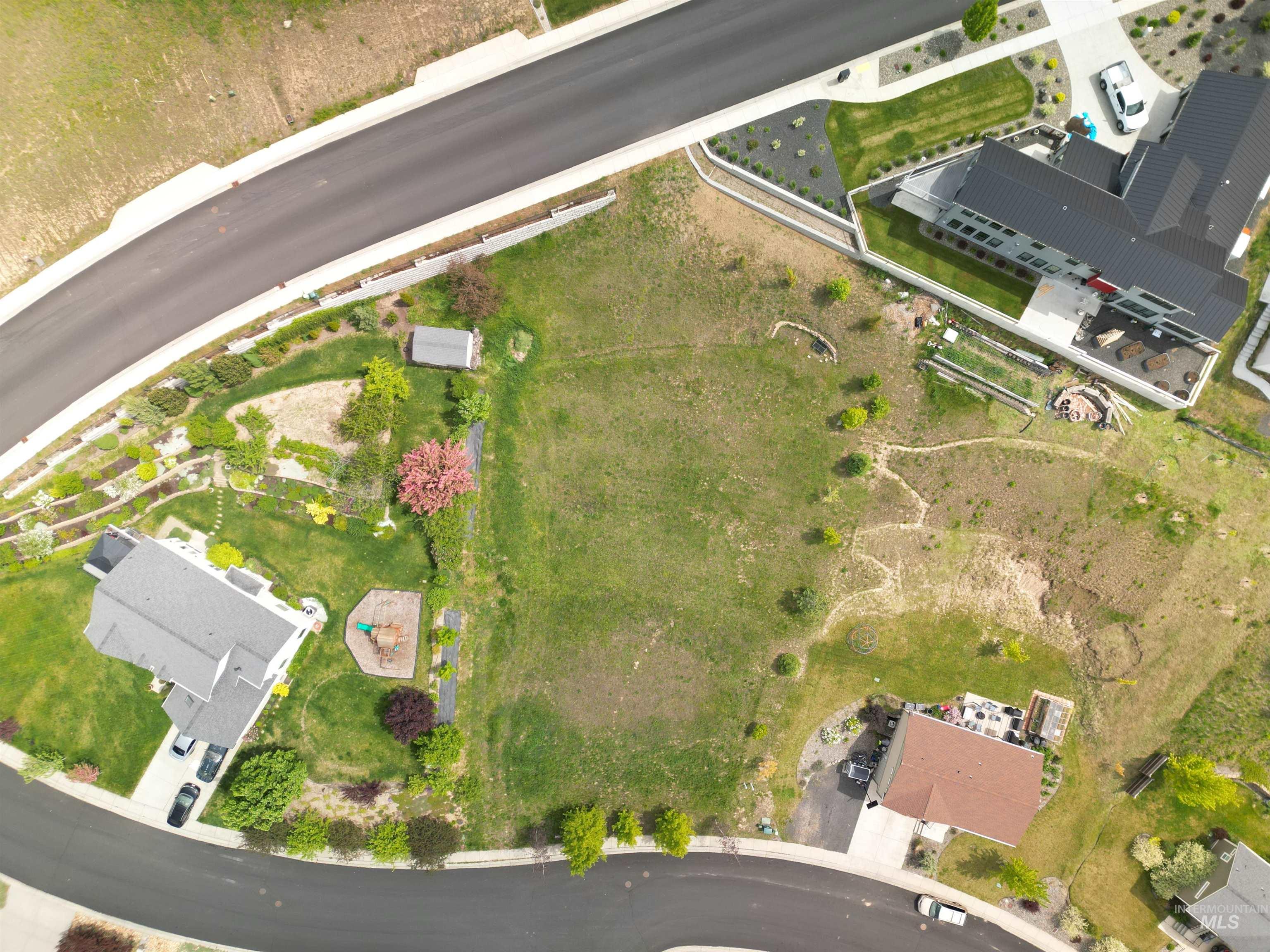 2533 Castleford St Property Photo 15