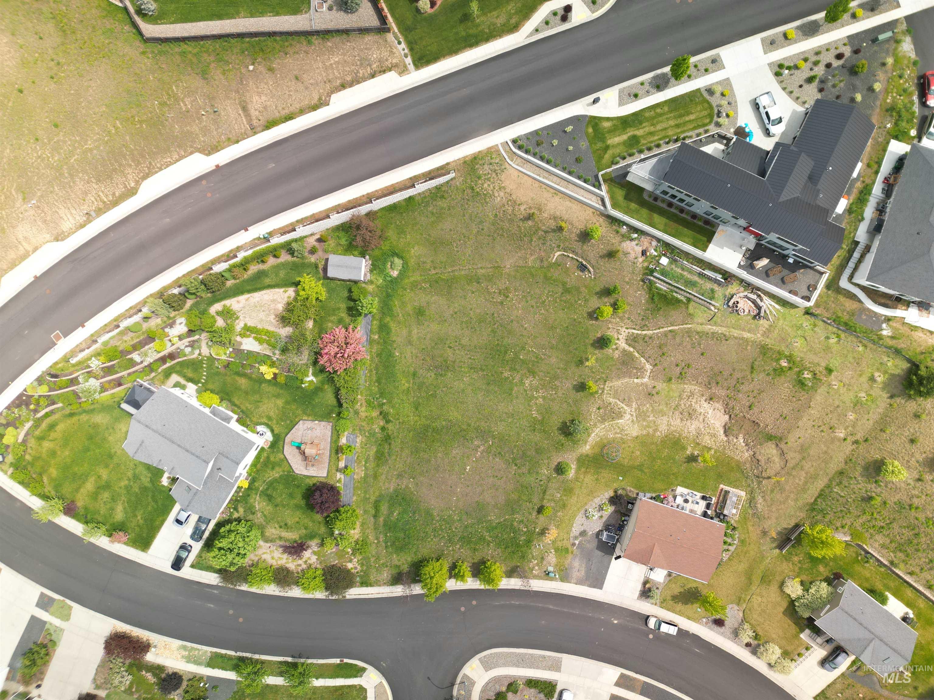 2533 Castleford St Property Photo 16