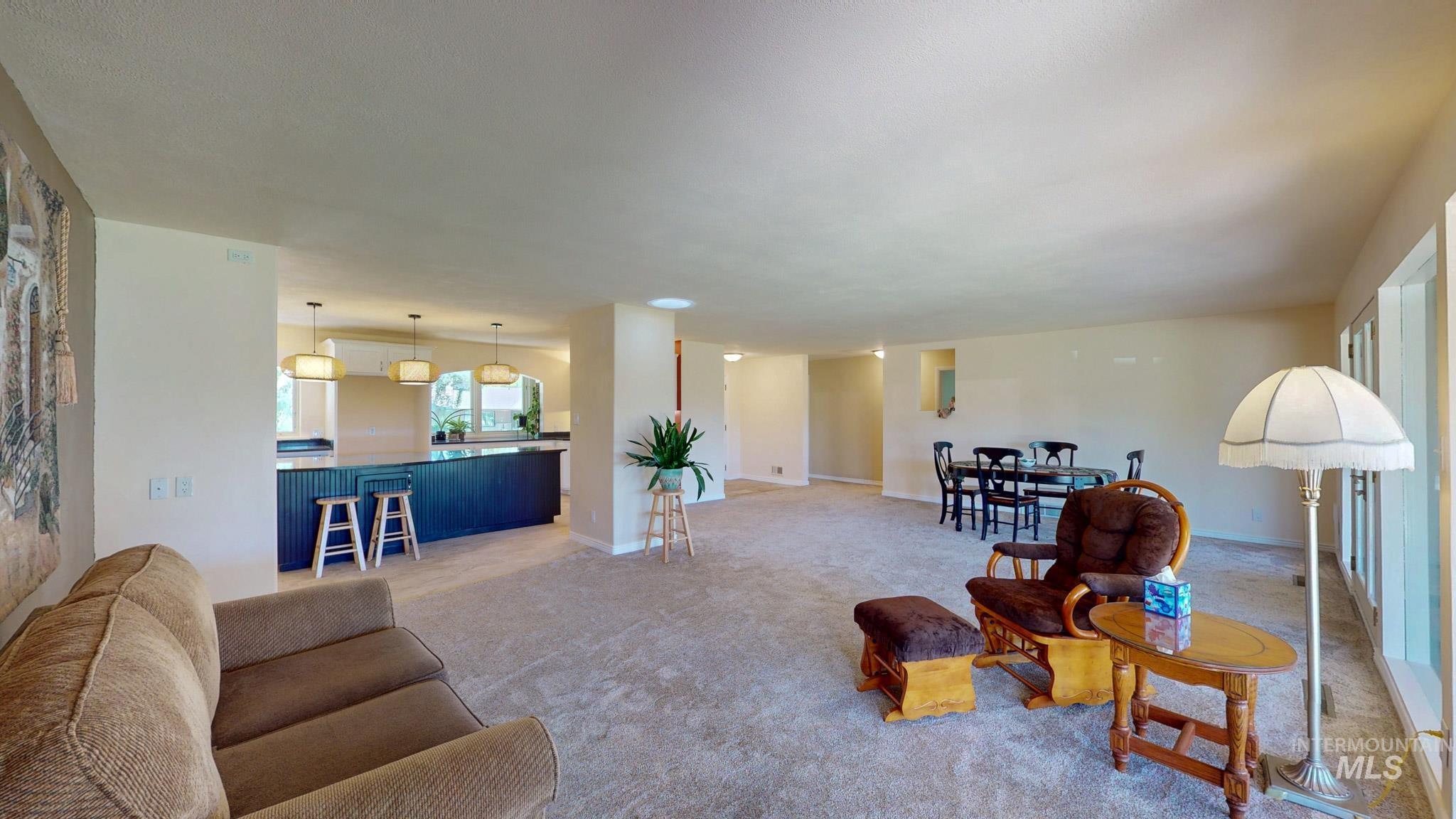 2137 Hillcrest Drive Property Photo 4
