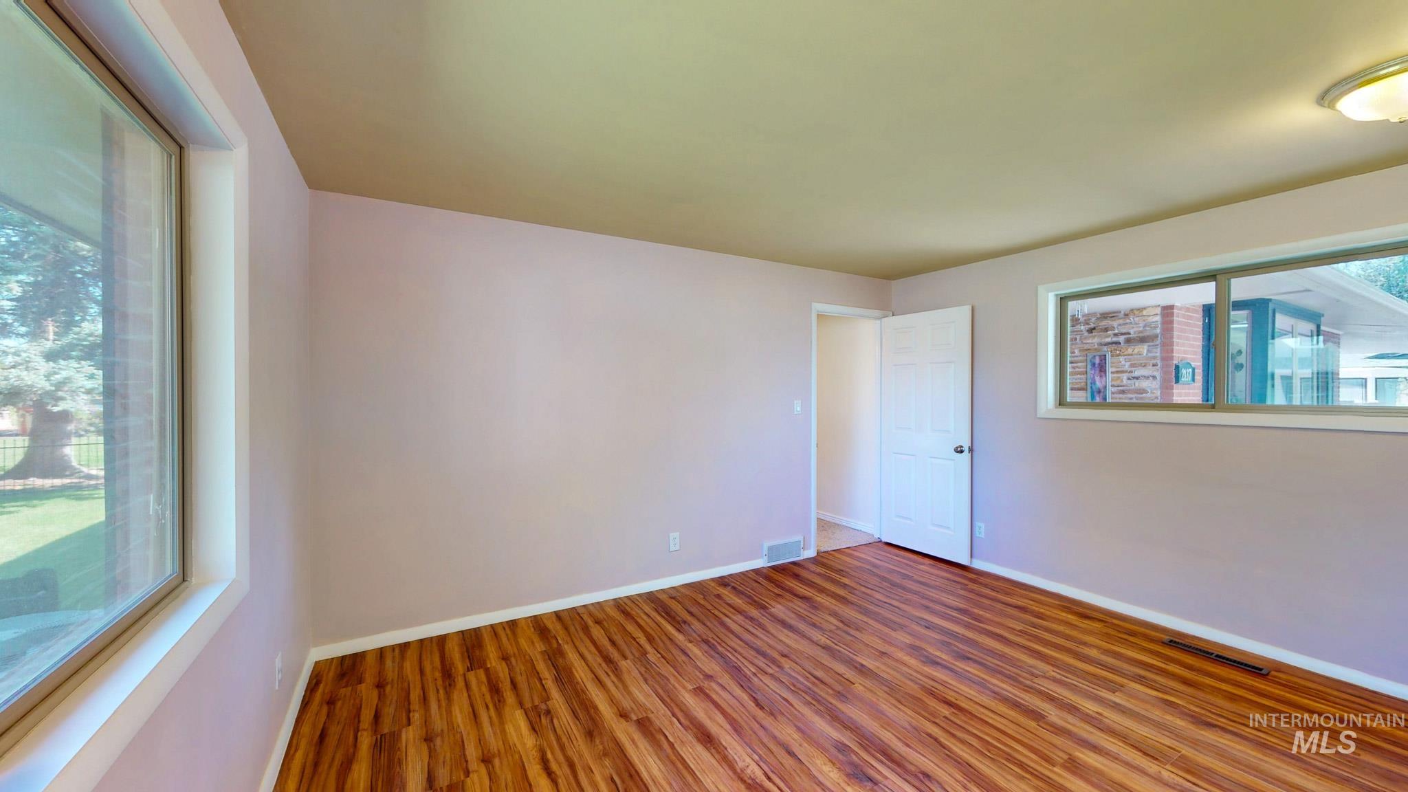 2137 Hillcrest Drive Property Photo 15