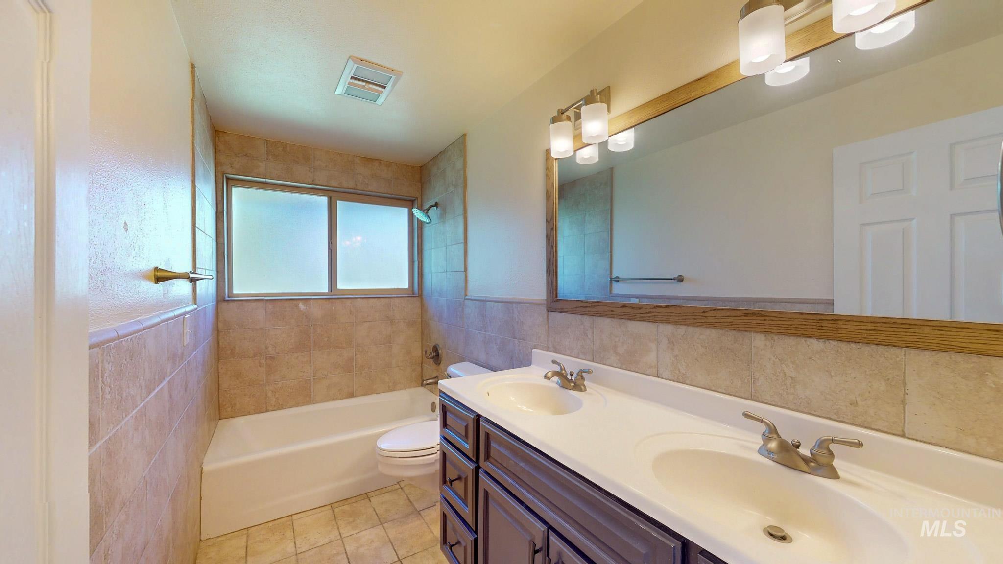 2137 Hillcrest Drive Property Photo 16
