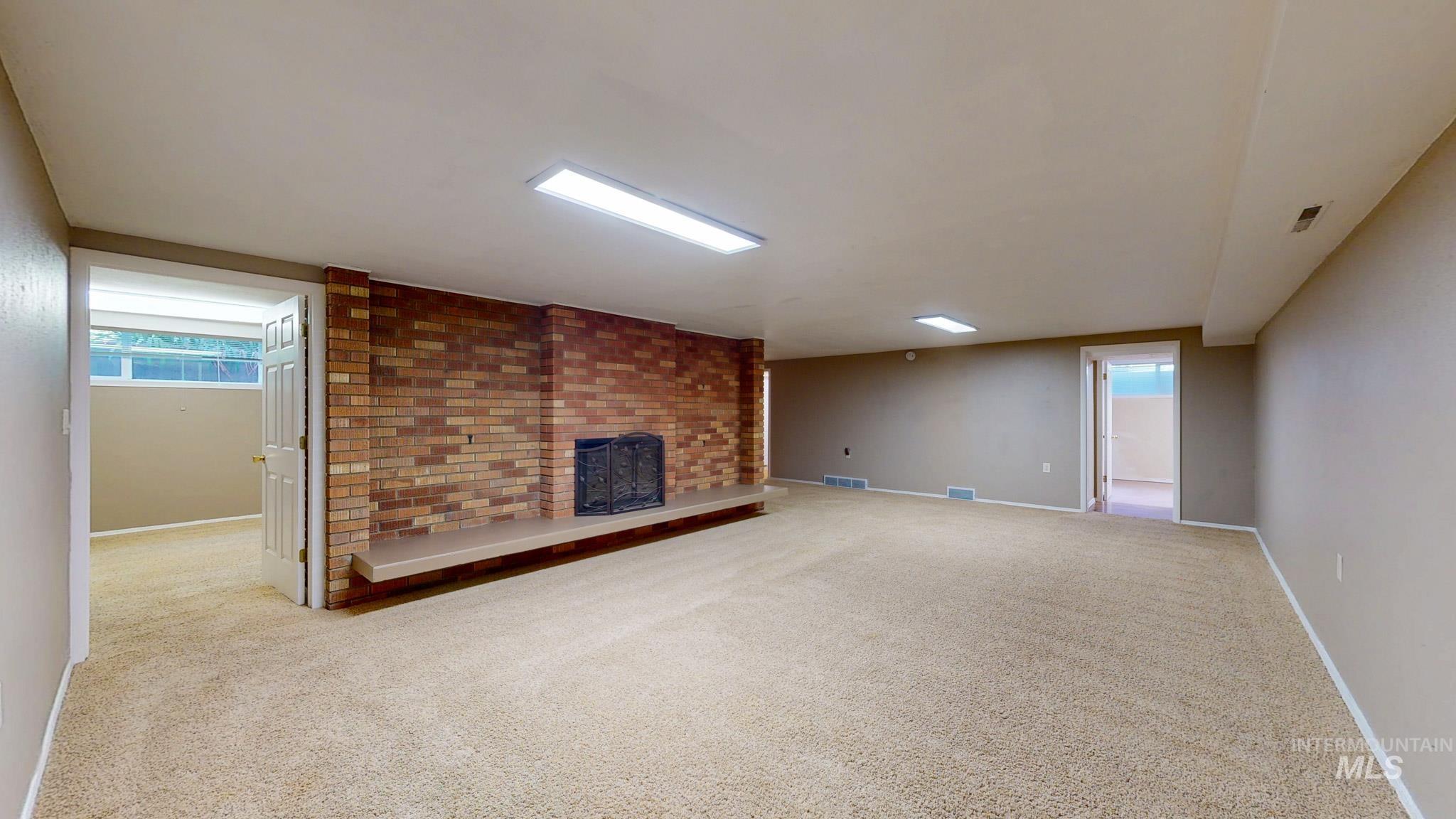 2137 Hillcrest Drive Property Photo 22