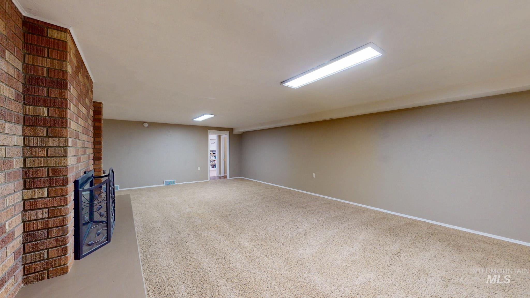 2137 Hillcrest Drive Property Photo 23