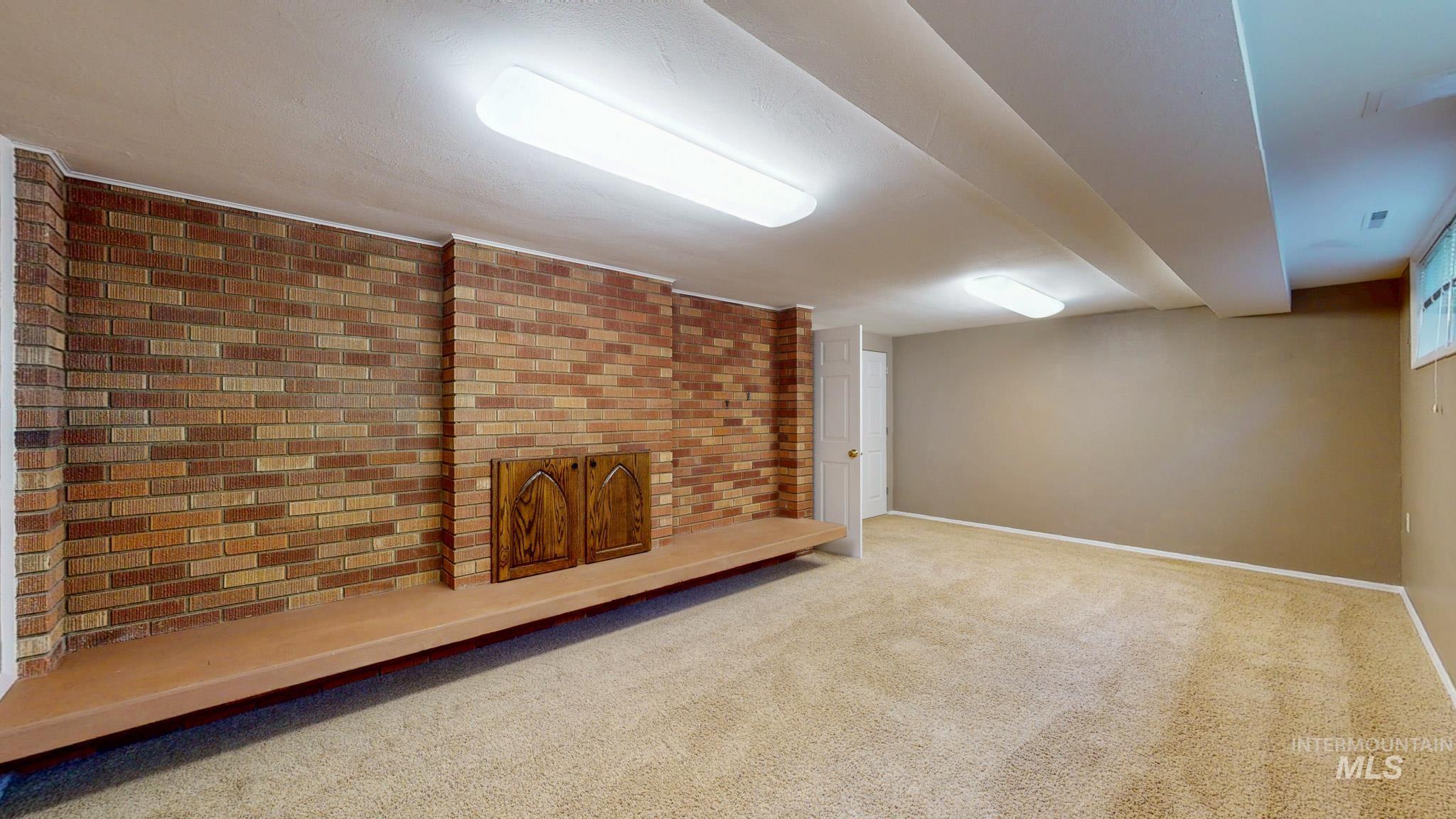 2137 Hillcrest Drive Property Photo 24