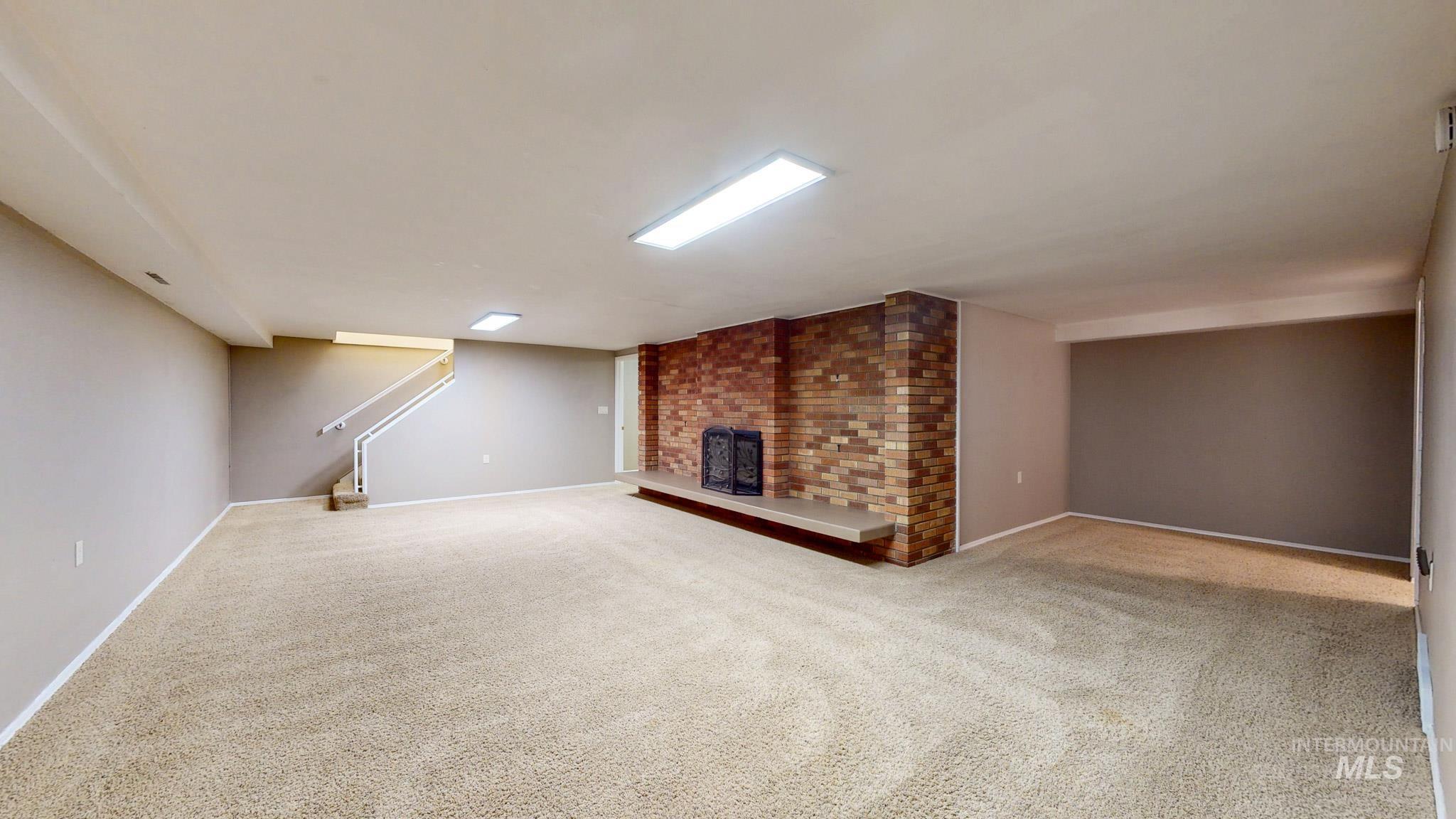 2137 Hillcrest Drive Property Photo 26