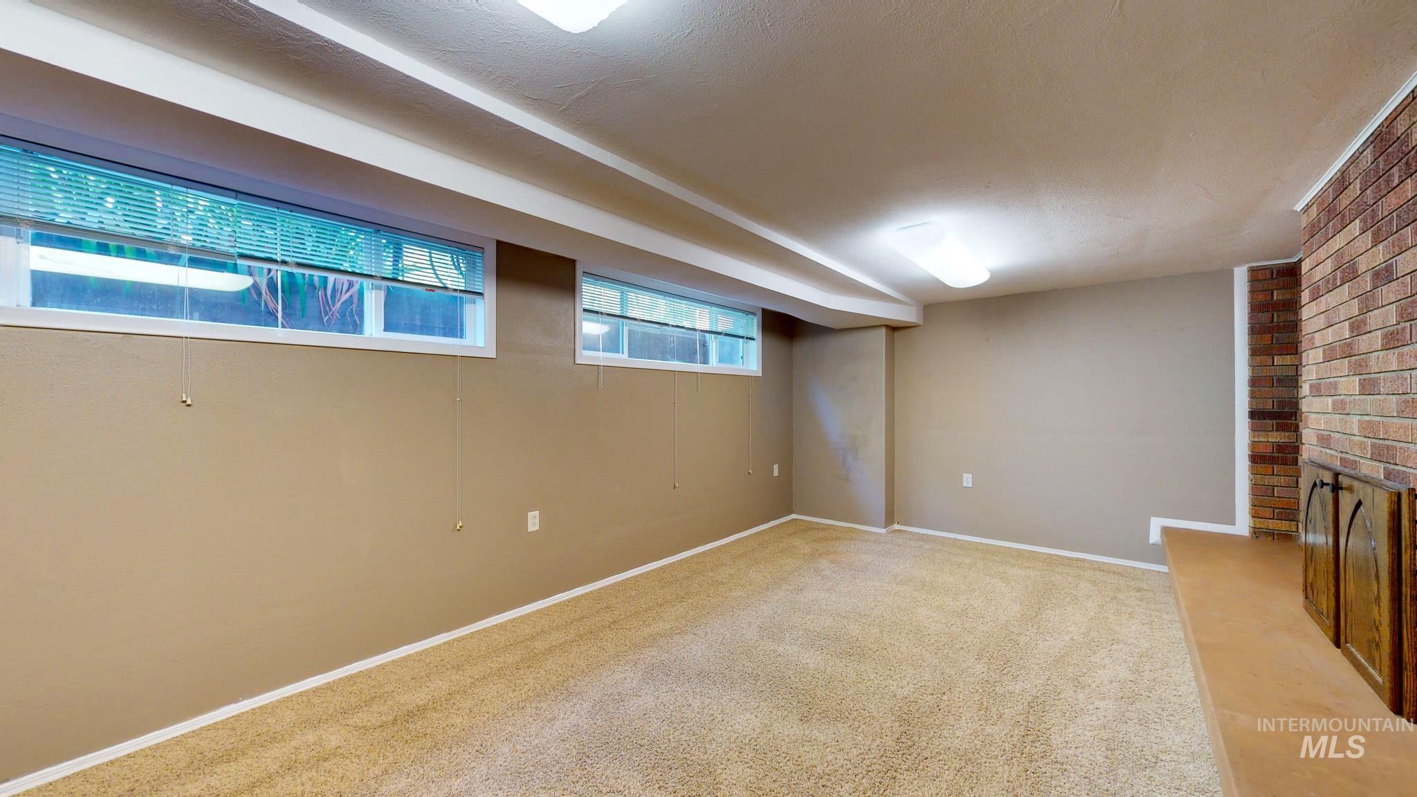 2137 Hillcrest Drive Property Photo 27