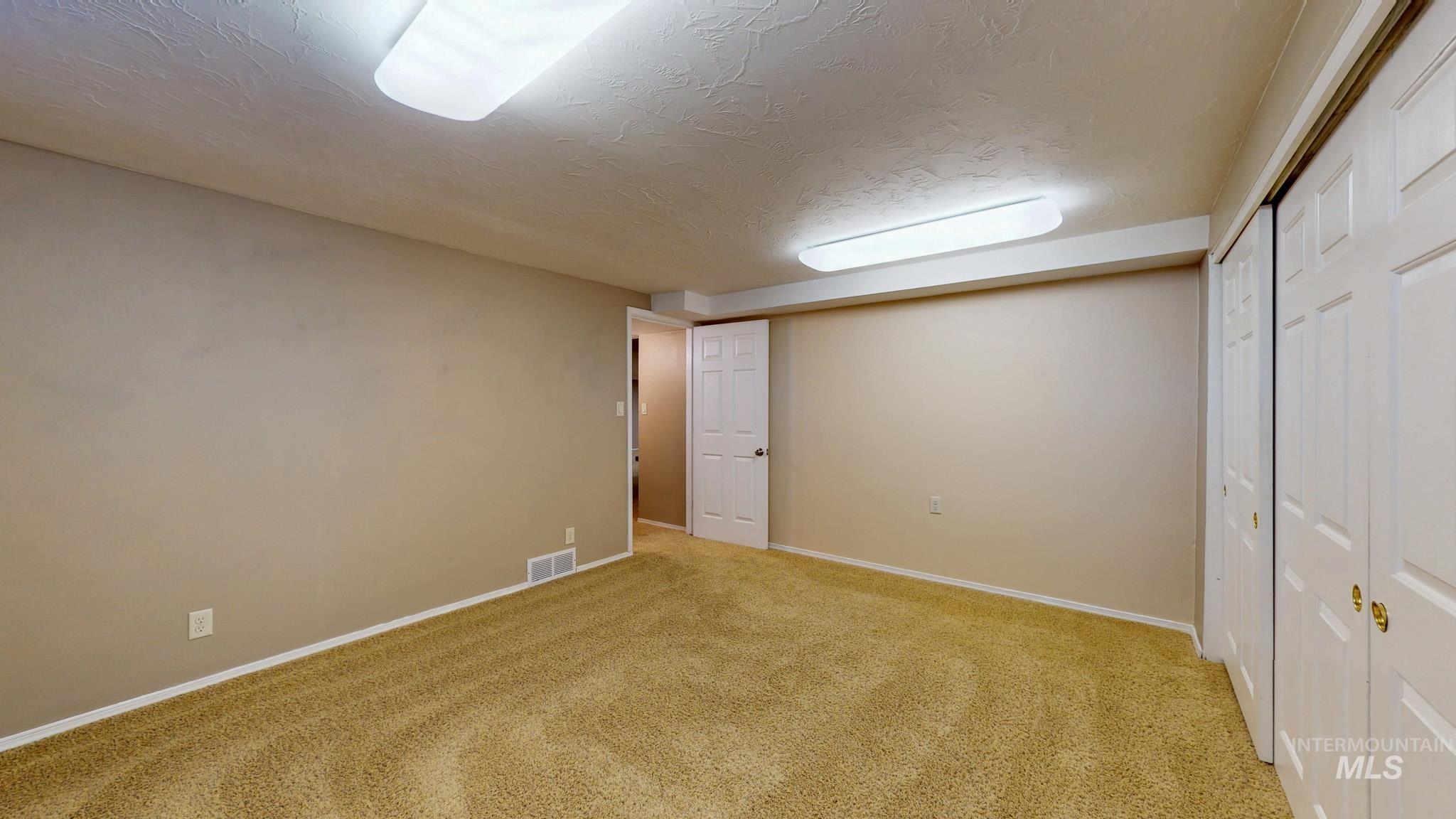 2137 Hillcrest Drive Property Photo 32