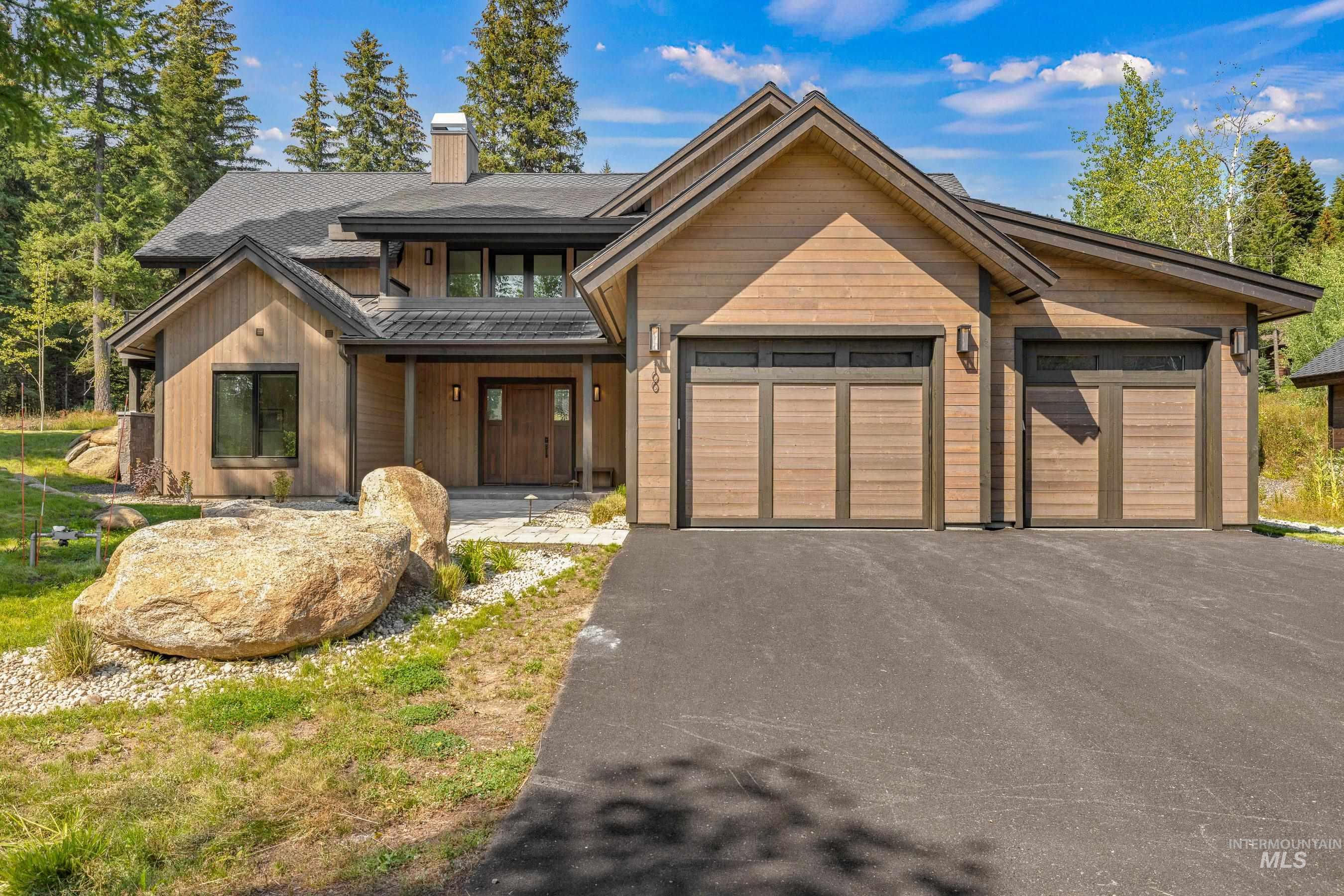 100 Sugarloaf Place Property Photo 2