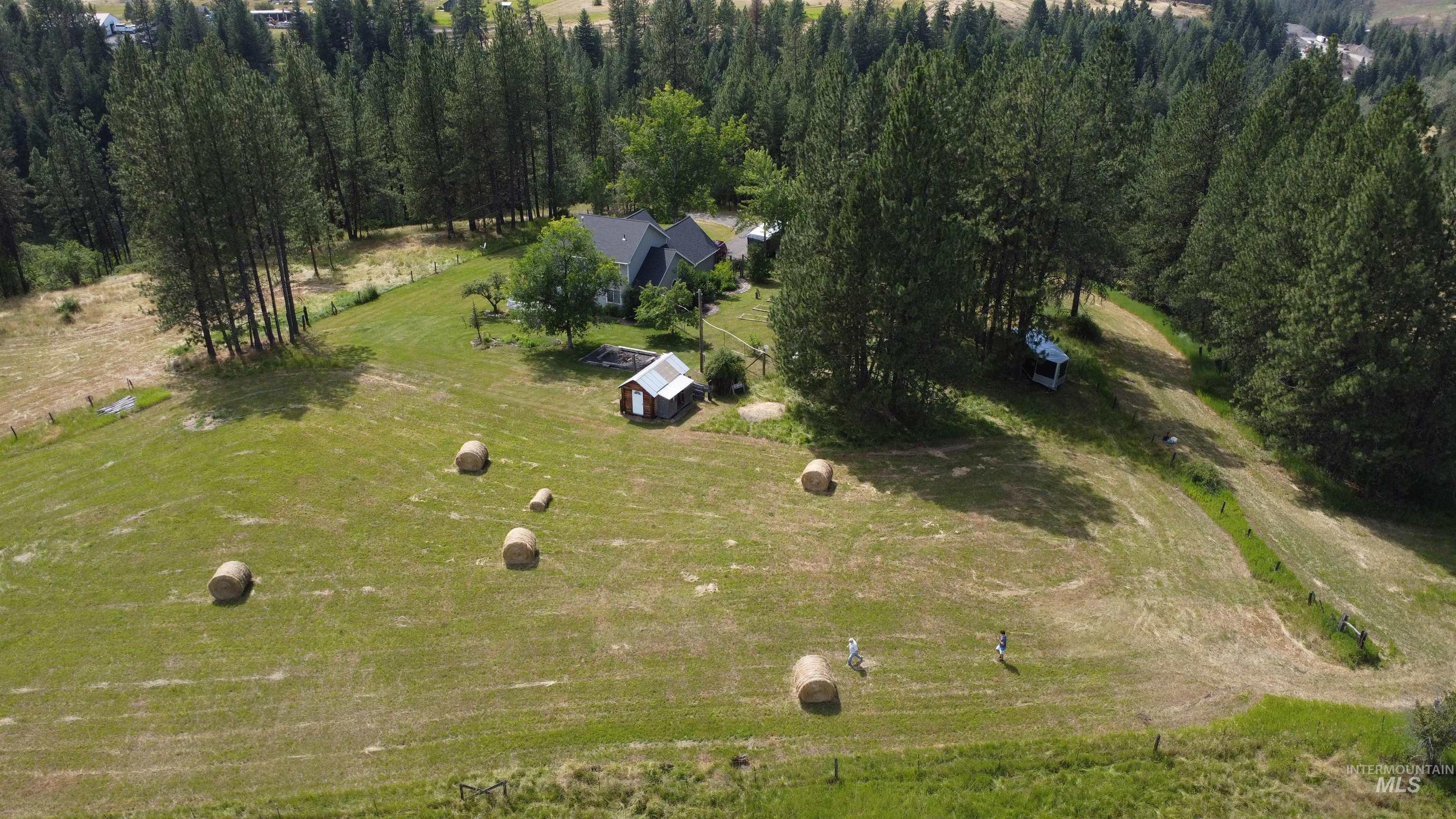637 Leitch Creek Rd Property Photo 1
