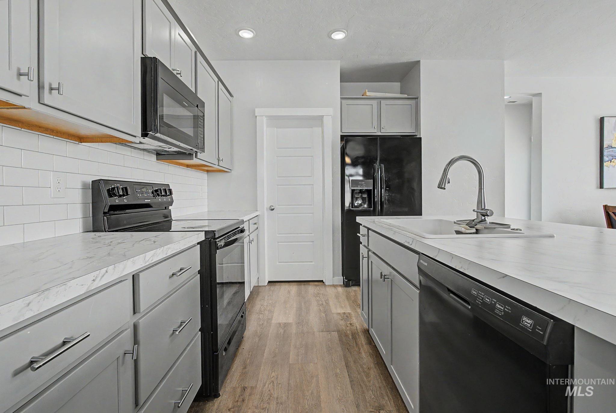 5170 W Milano Property Photo 8