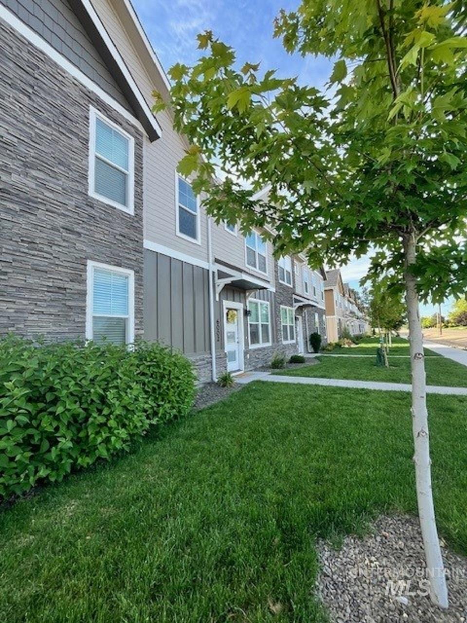 6002 S Jessenia Ln Property Photo 1