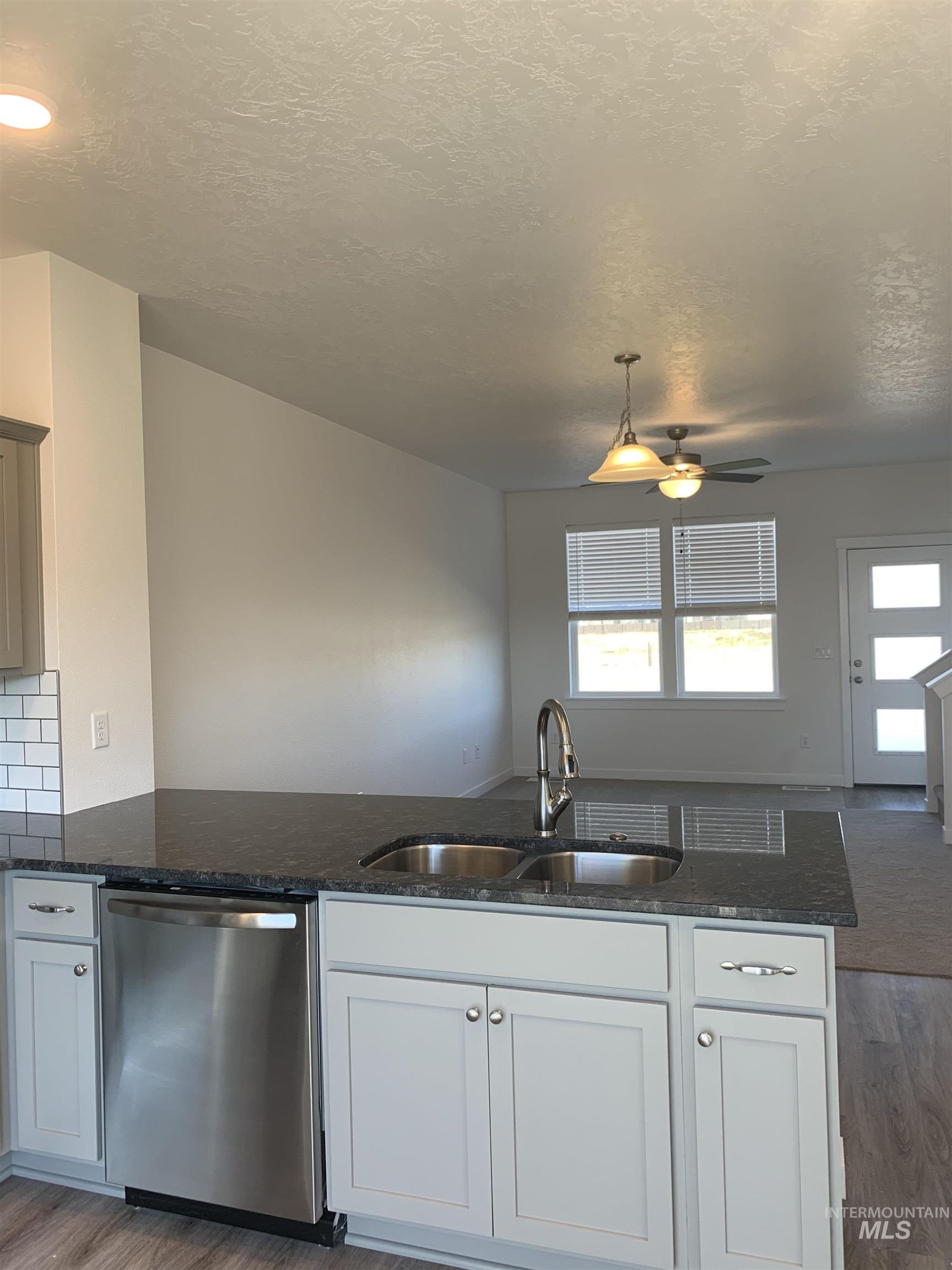 6002 S Jessenia Ln Property Photo 4