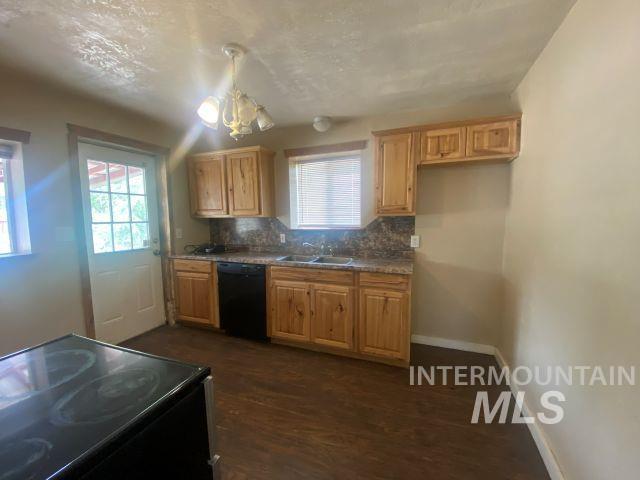 1431 Elizabeth Blvd Property Photo 2