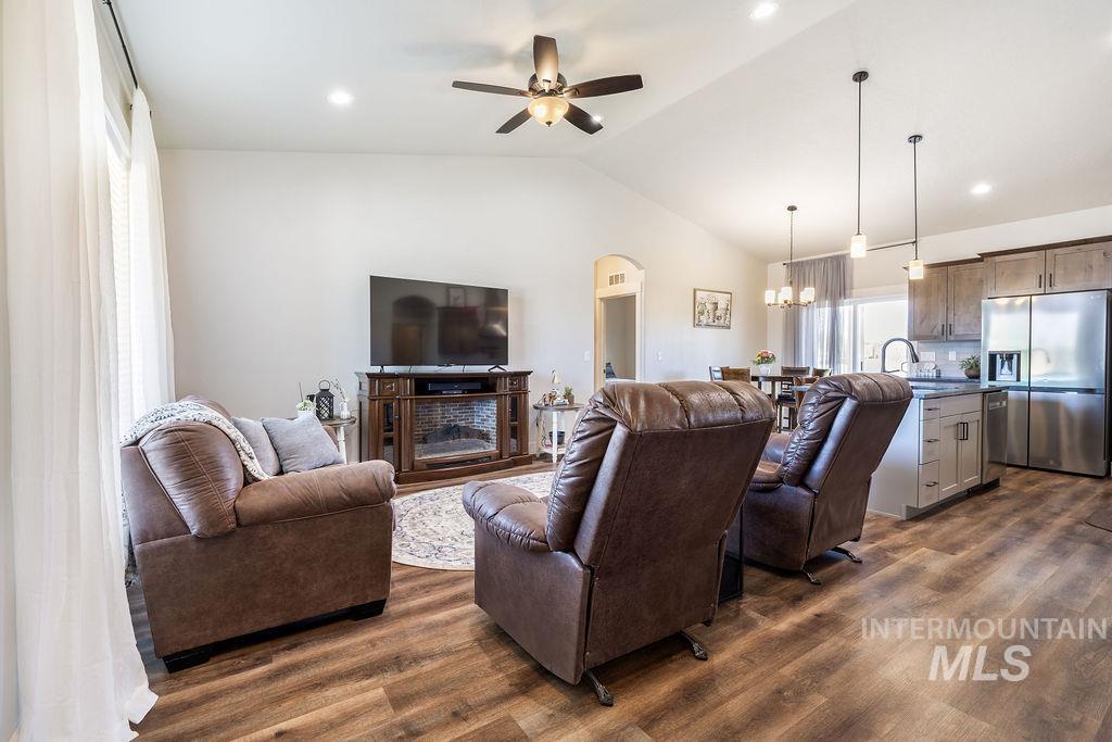 330 Wood Rose Way Property Photo 3