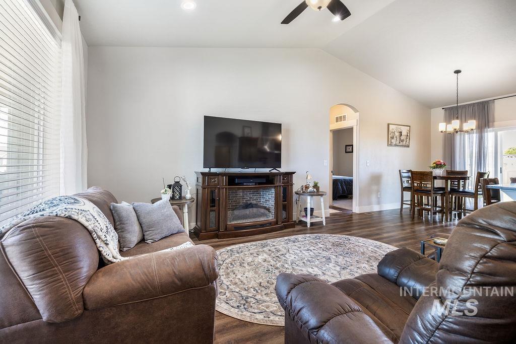 330 Wood Rose Way Property Photo 4