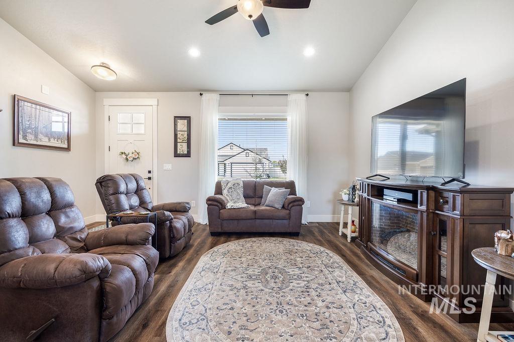 330 Wood Rose Way Property Photo 5