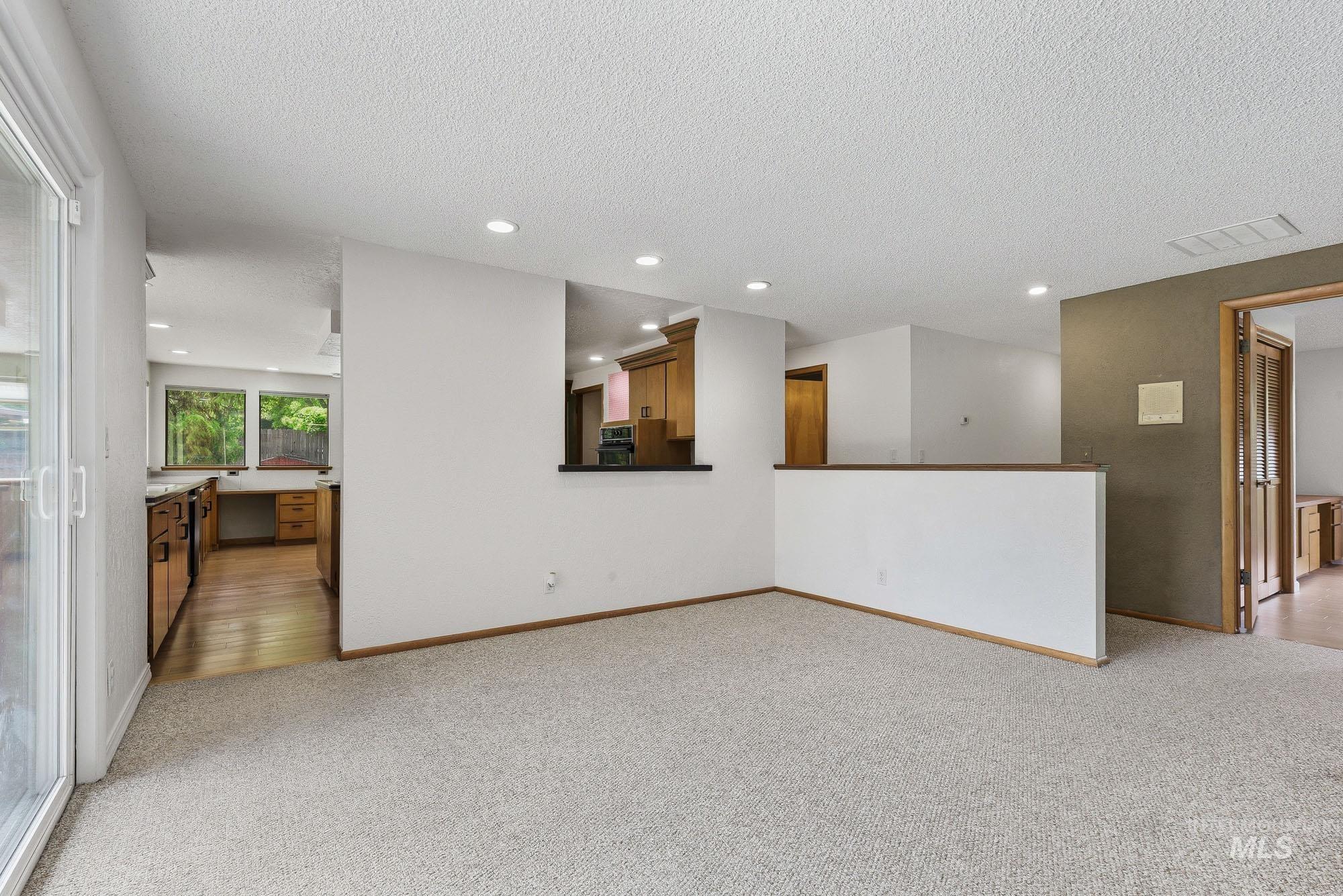 812 E Linden St Property Photo 12