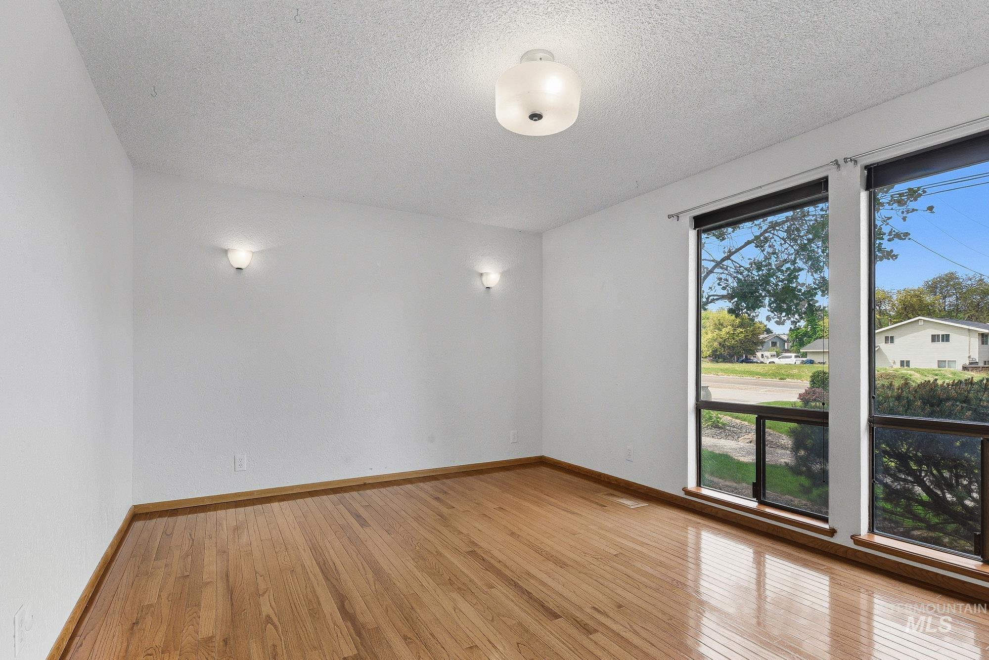 812 E Linden St Property Photo 22
