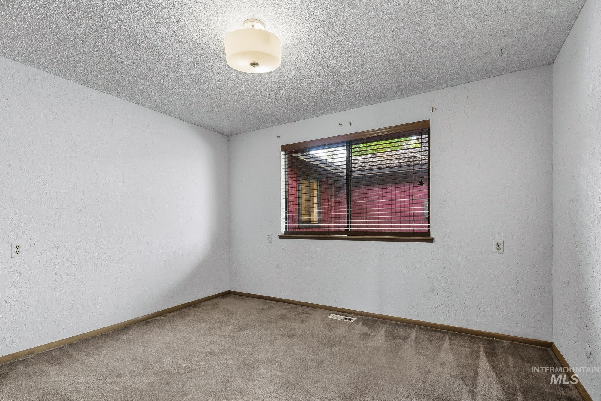 812 E Linden St Property Photo 26