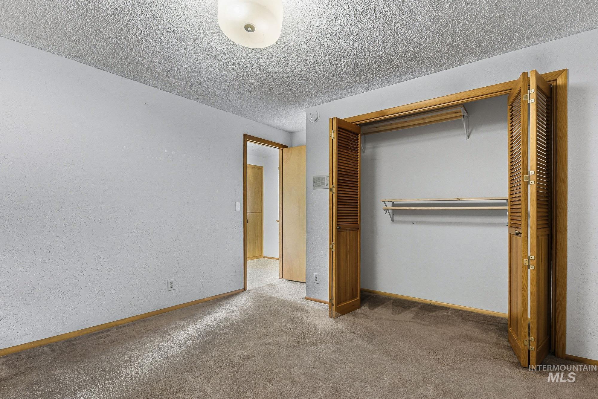 812 E Linden St Property Photo 27