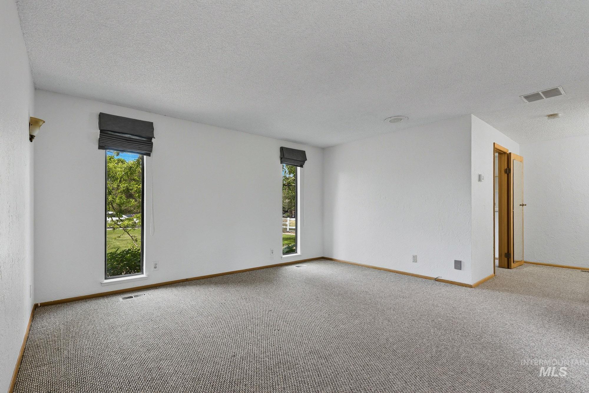812 E Linden St Property Photo 32