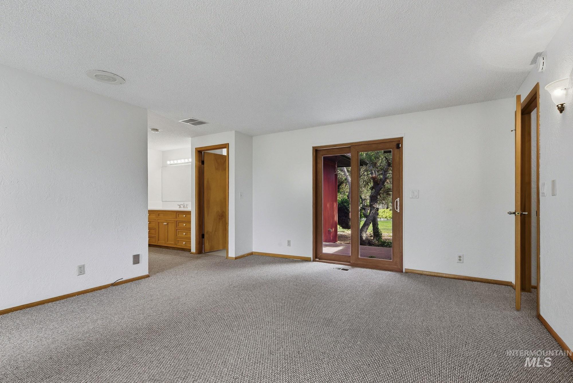 812 E Linden St Property Photo 33