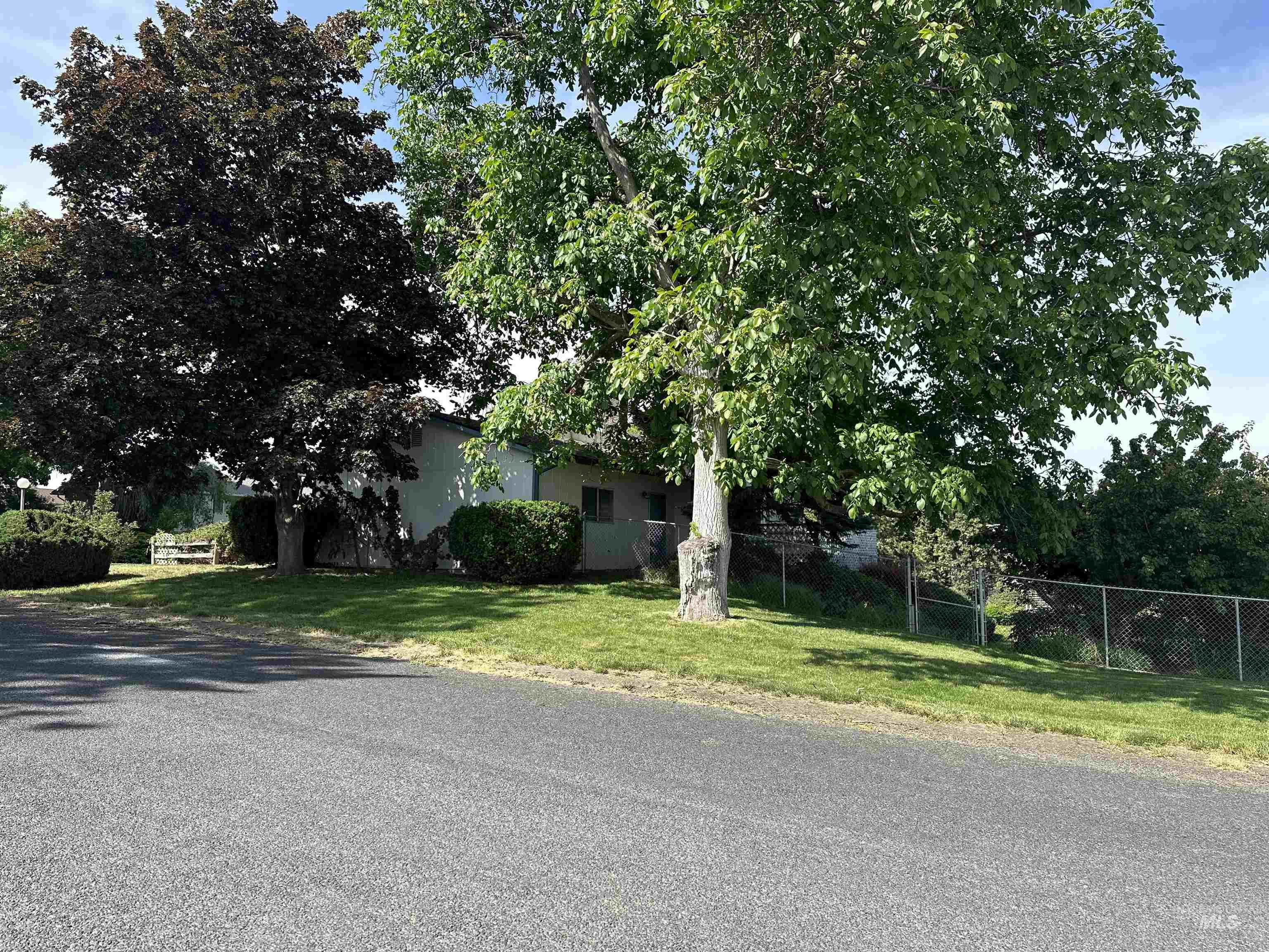1620 6th Ave Property Photo 3