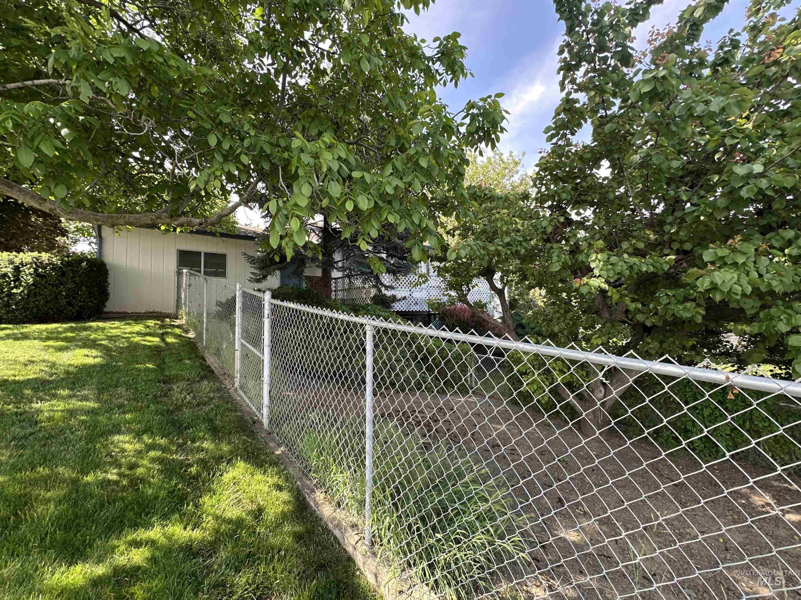 1620 6th Ave Property Photo 4