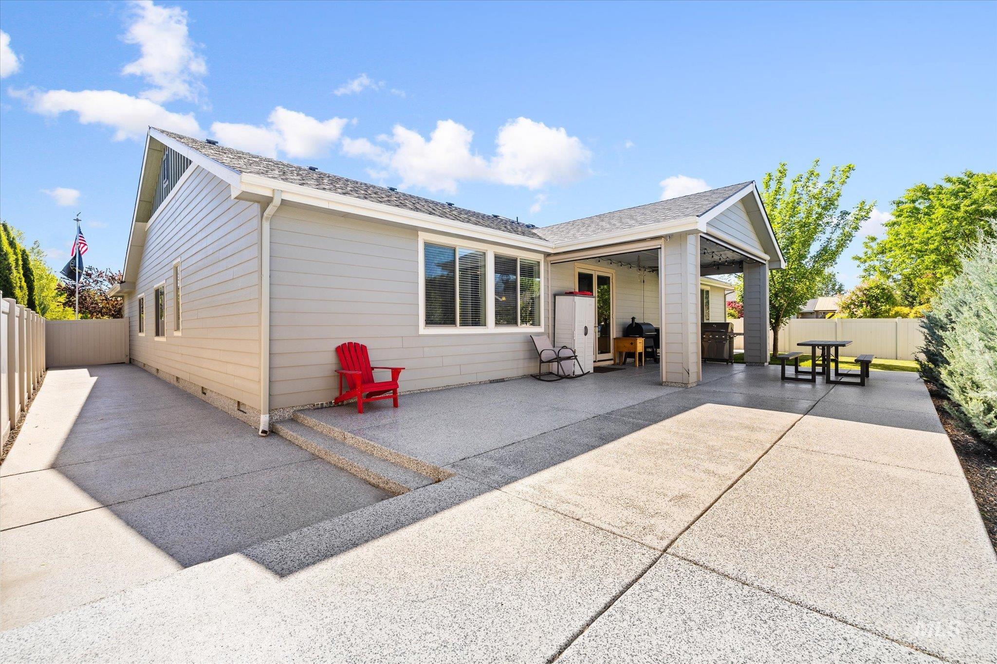 847 N Tullshire Way Property Photo 4