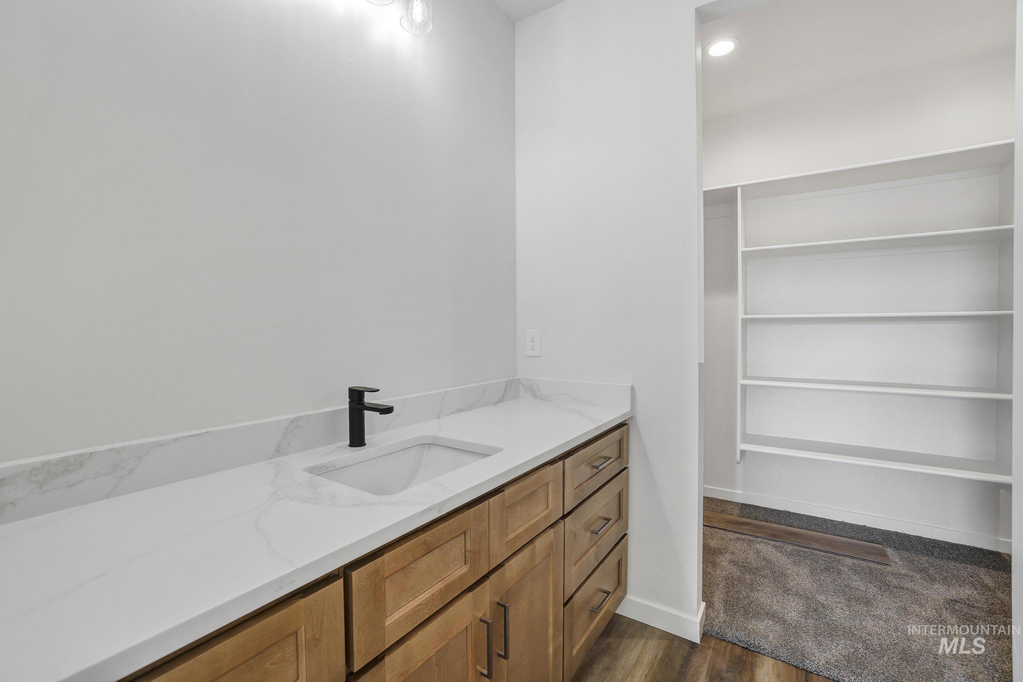 2010 Regan St Property Photo 18