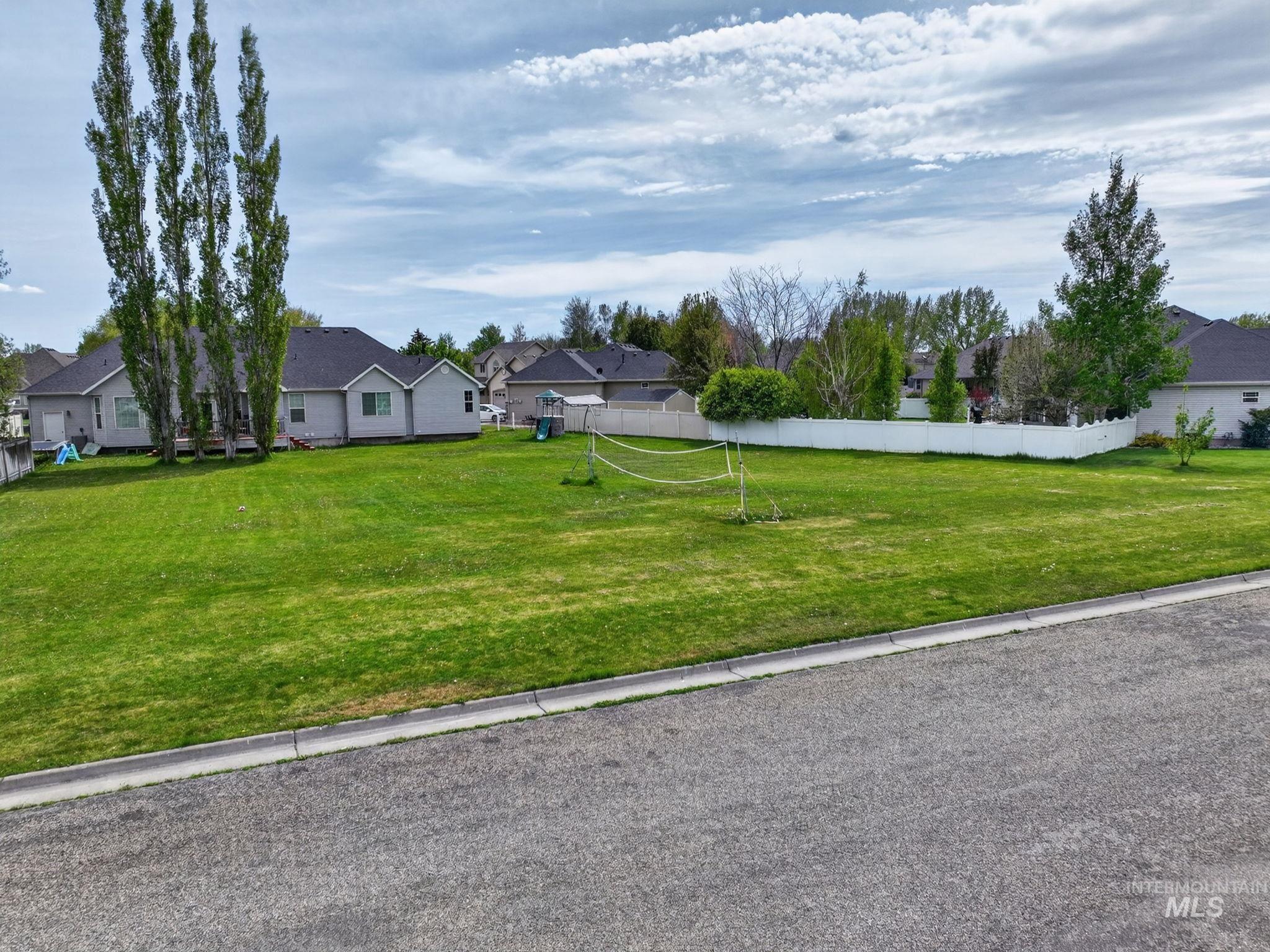 6114 Bay Hill Drive Property Photo 3